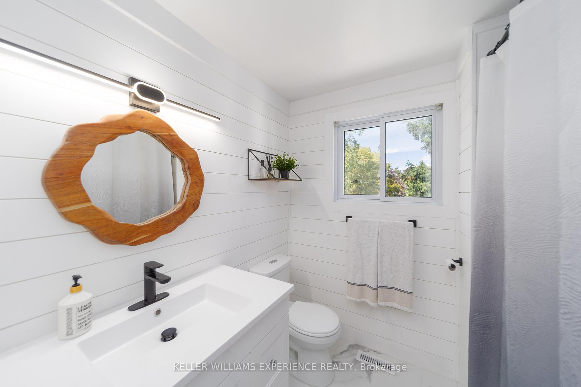 Photo 5 of 23 Wilde Place, Barrie, Letitia Heights — HOMEH