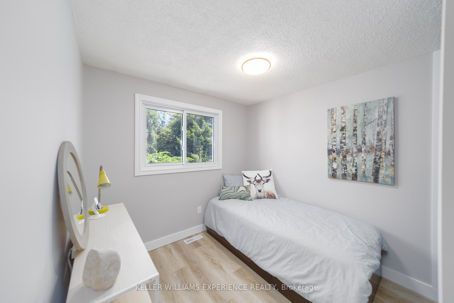 Photo 9 of 23 Wilde Place, Barrie, Letitia Heights — HOMEH