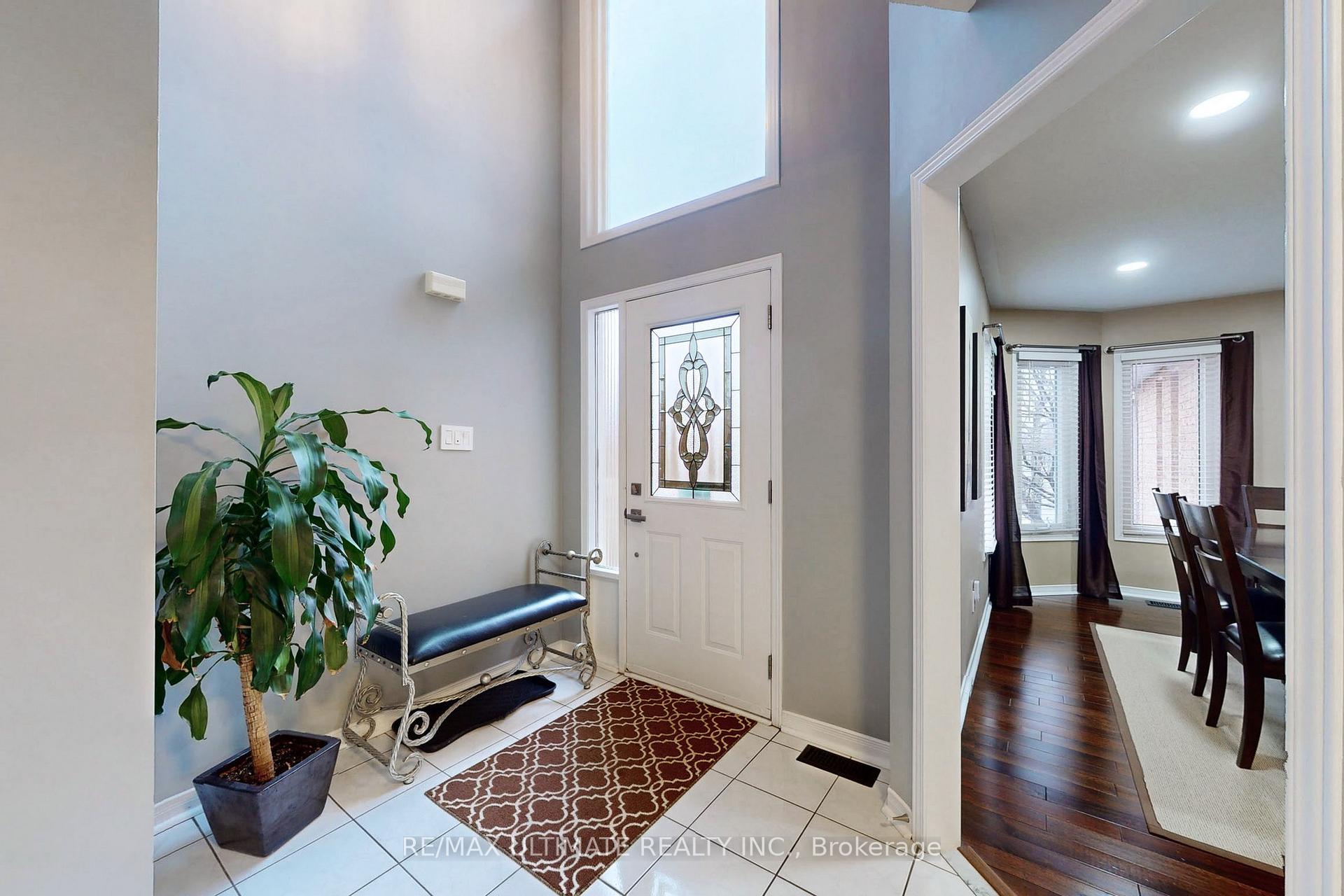 Photo 9 of 25 Winterberry Drive, Whitby, Rolling Acres — HOMEH