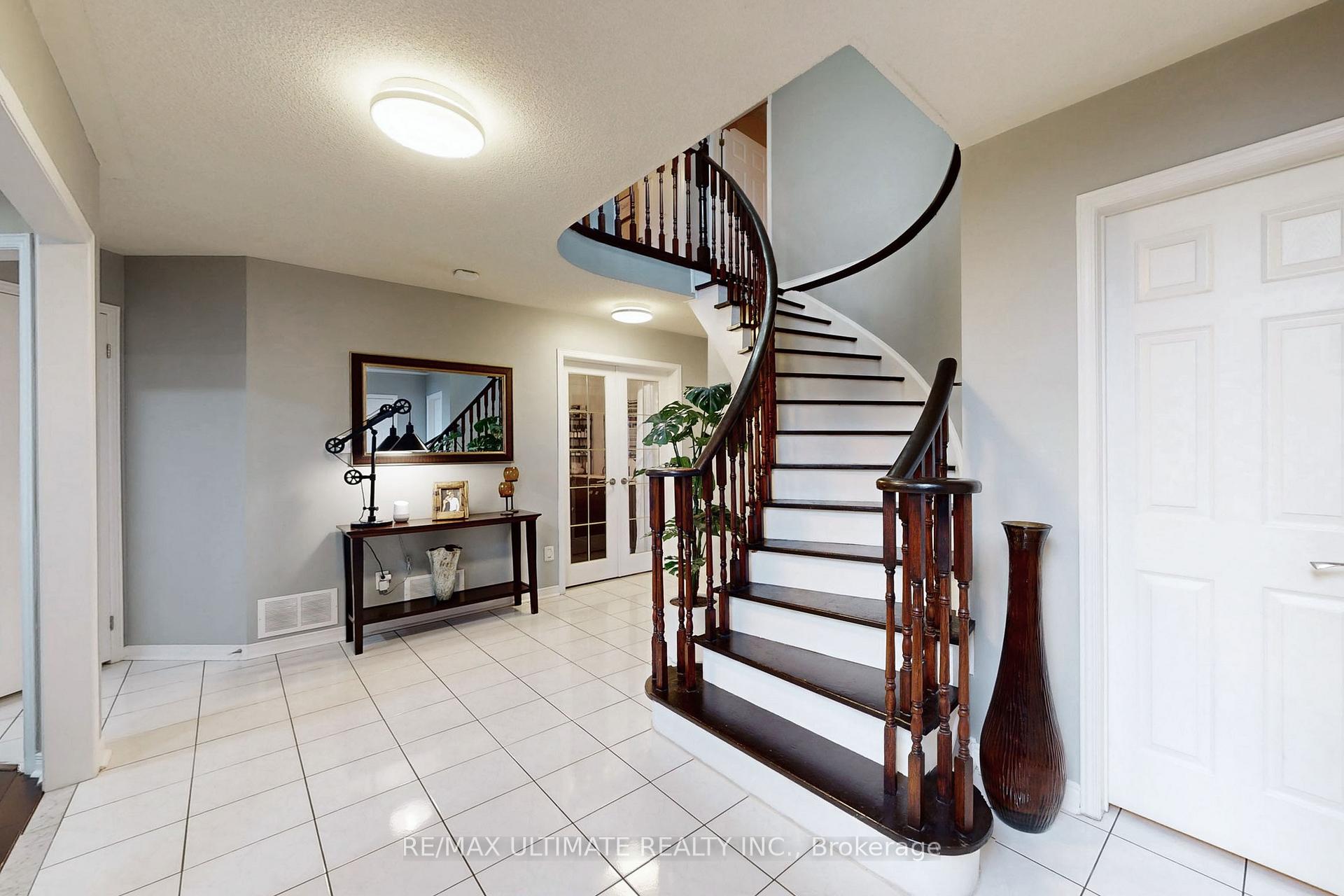 Photo 3 of 25 Winterberry Drive, Whitby, Rolling Acres — HOMEH