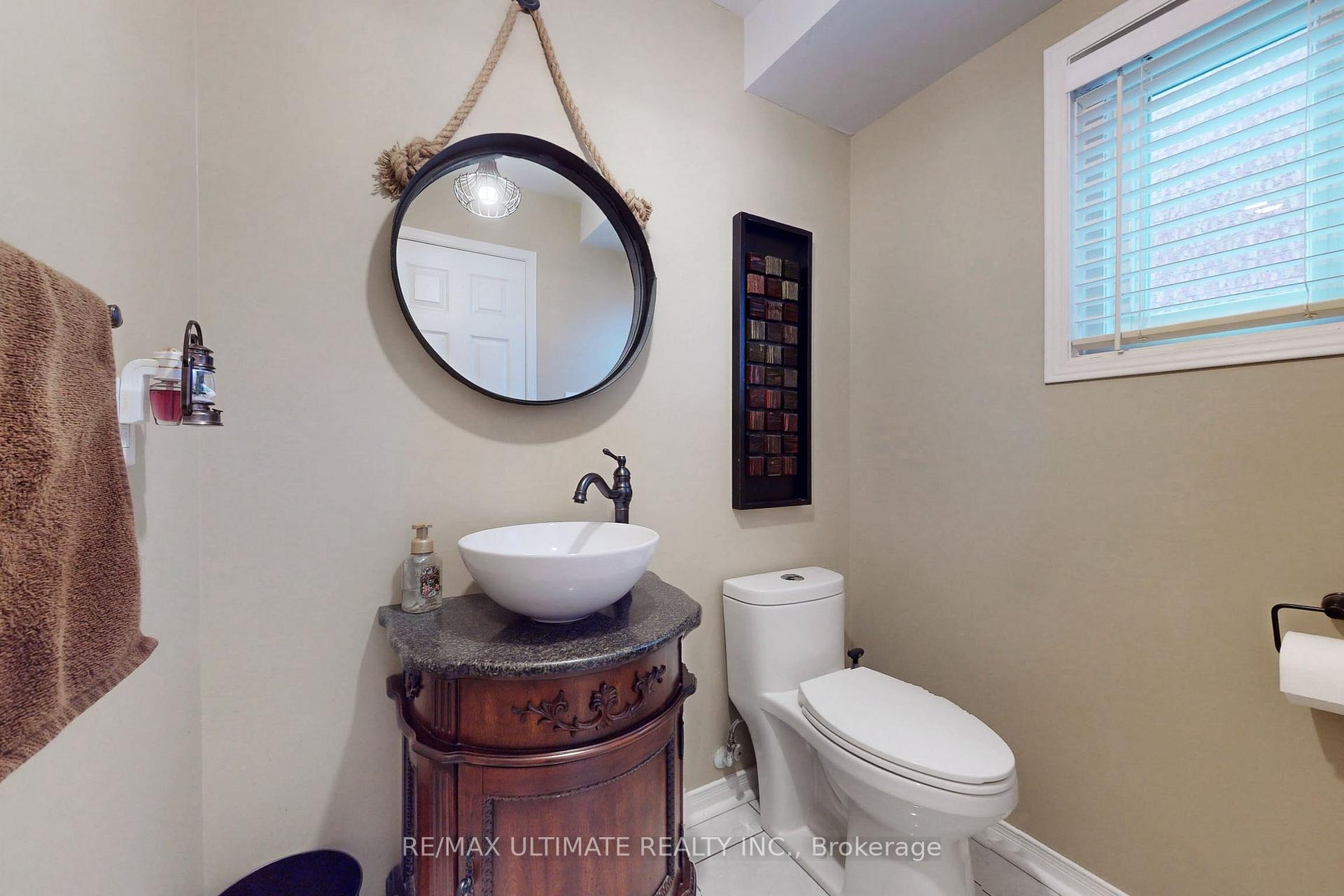 Photo 7 of 25 Winterberry Drive, Whitby, Rolling Acres — HOMEH