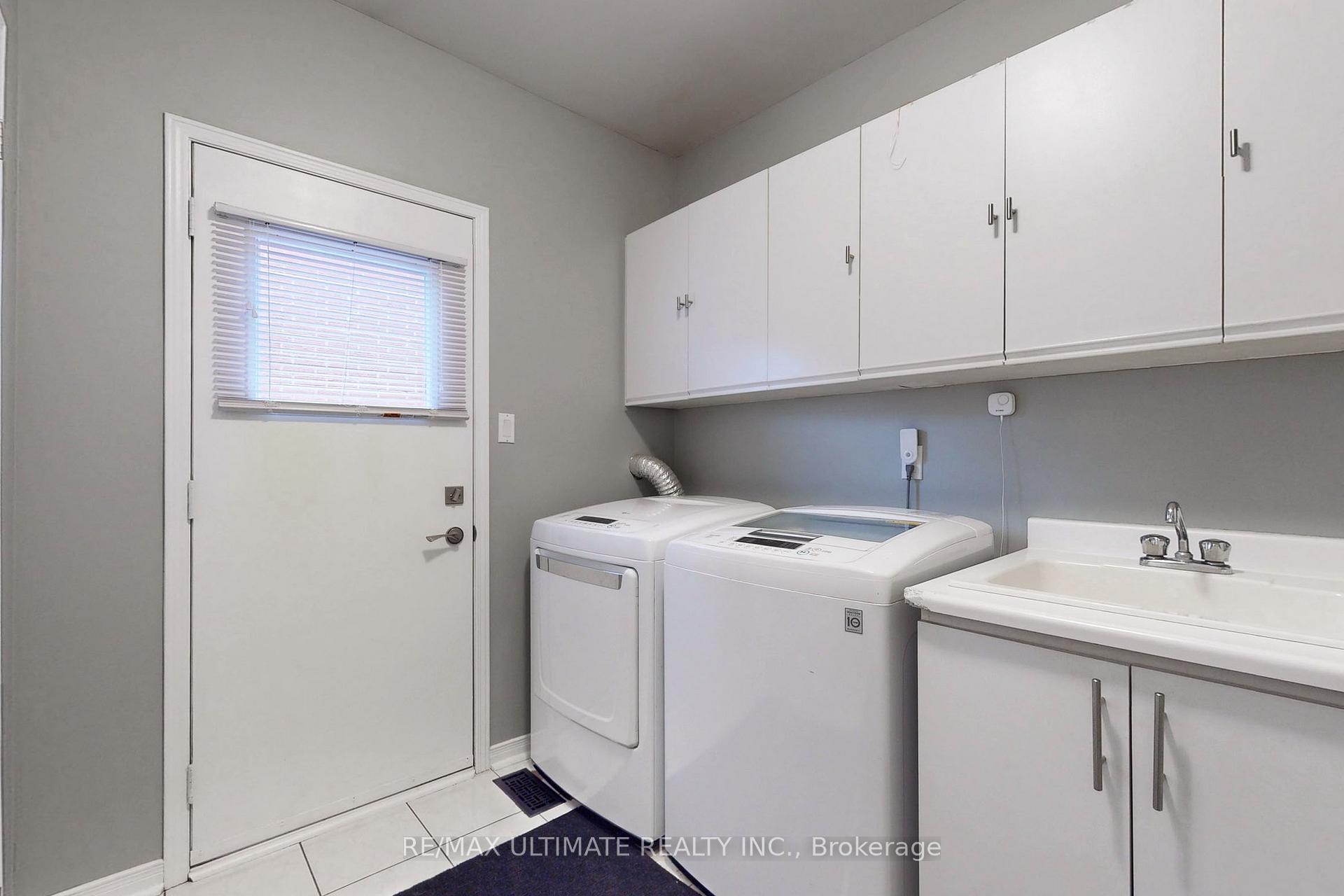 Photo 15 of 25 Winterberry Drive, Whitby, Rolling Acres — HOMEH