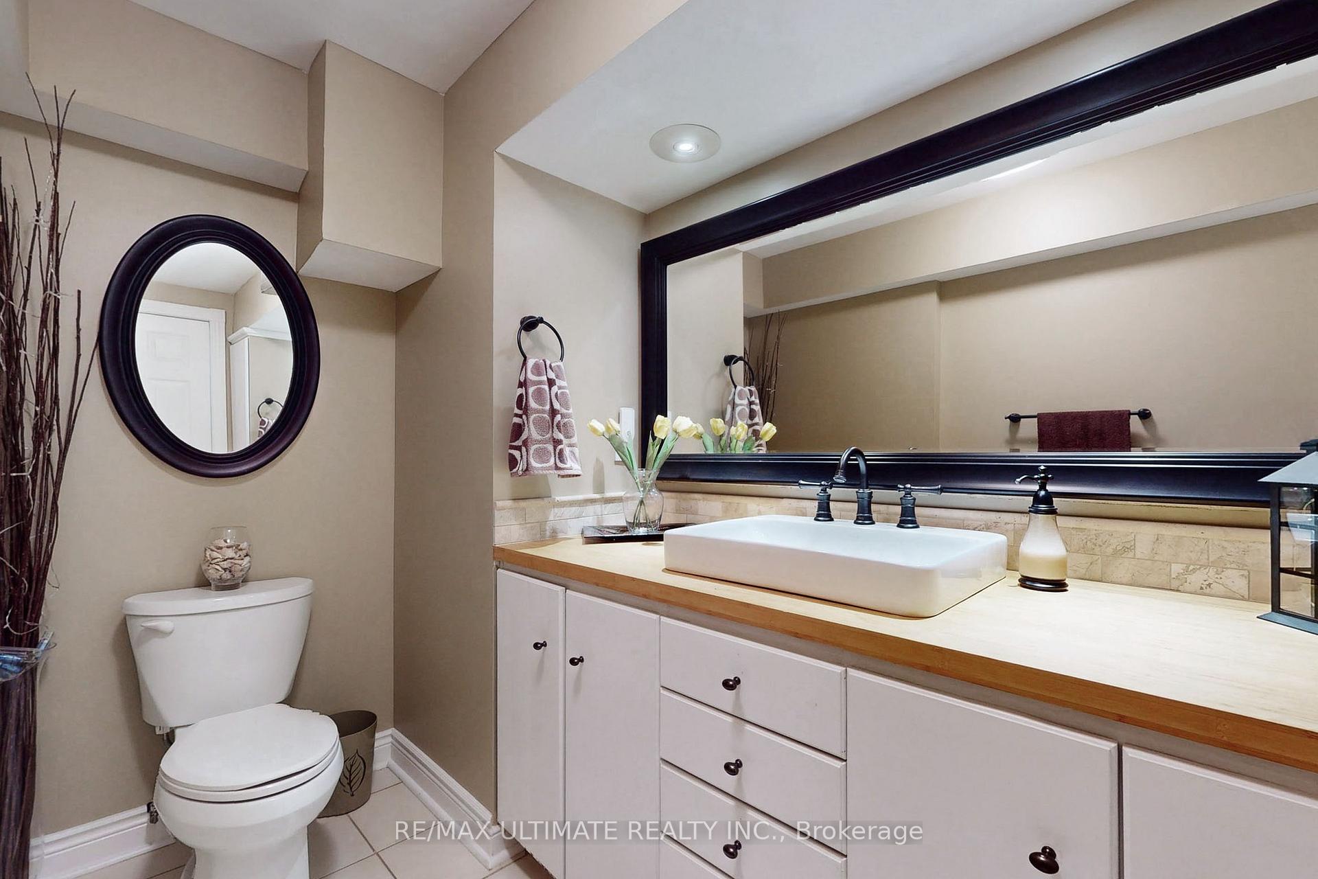 Photo 5 of 25 Winterberry Drive, Whitby, Rolling Acres — HOMEH