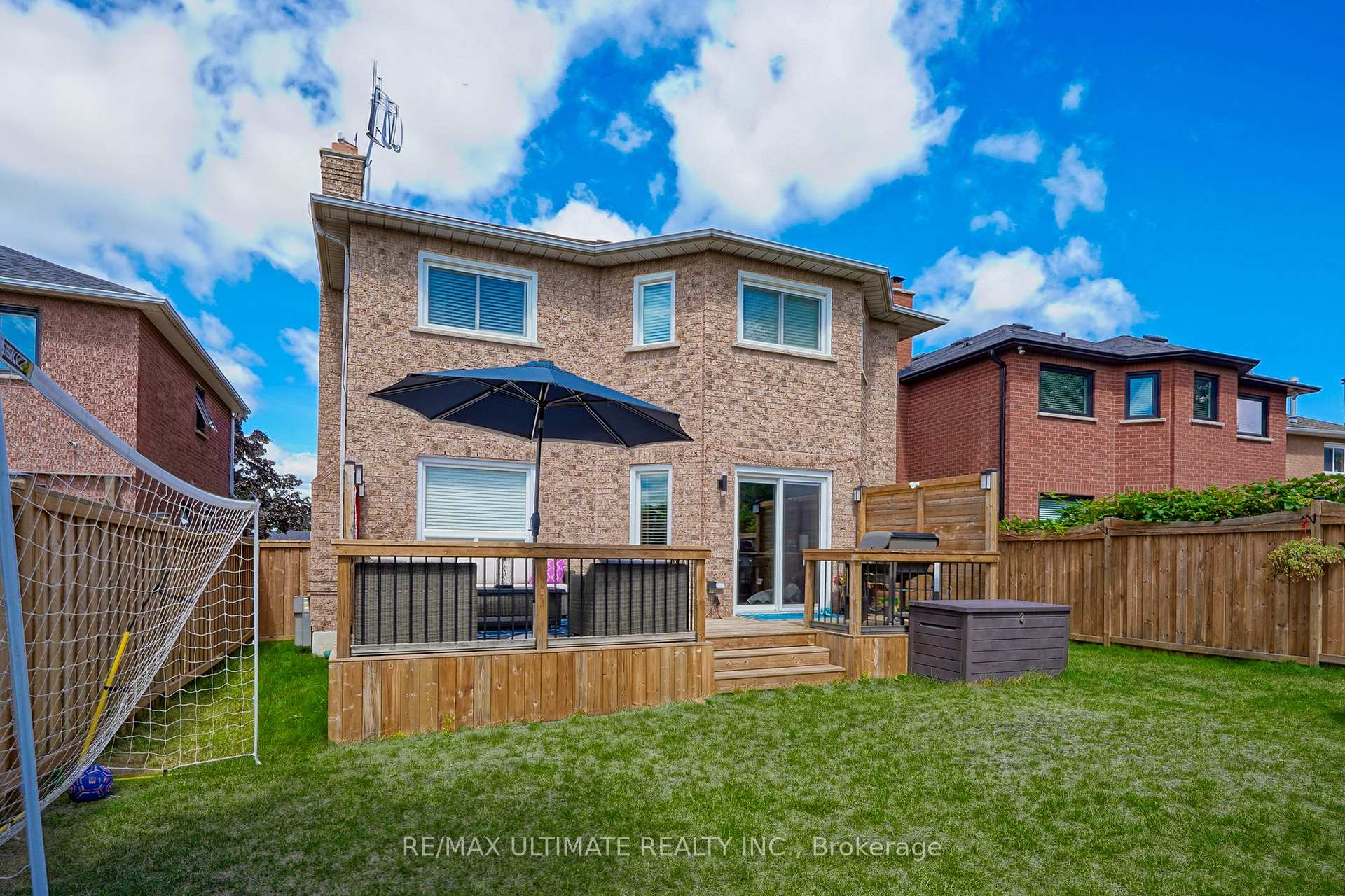 Photo 14 of 25 Winterberry Drive, Whitby, Rolling Acres — HOMEH