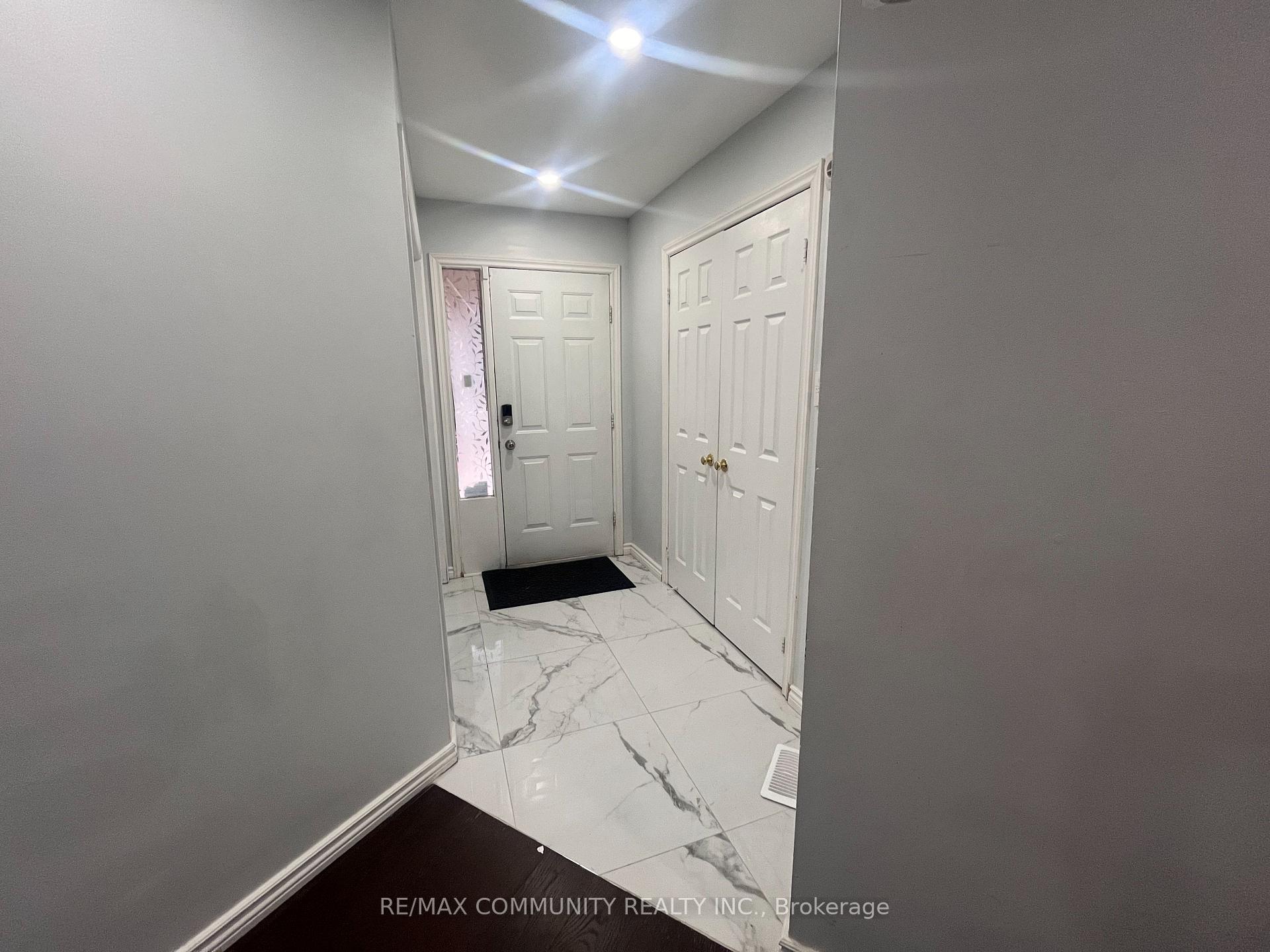 Photo 9 of 40 Furrow Drive, Whitby, Rolling Acres — HOMEH