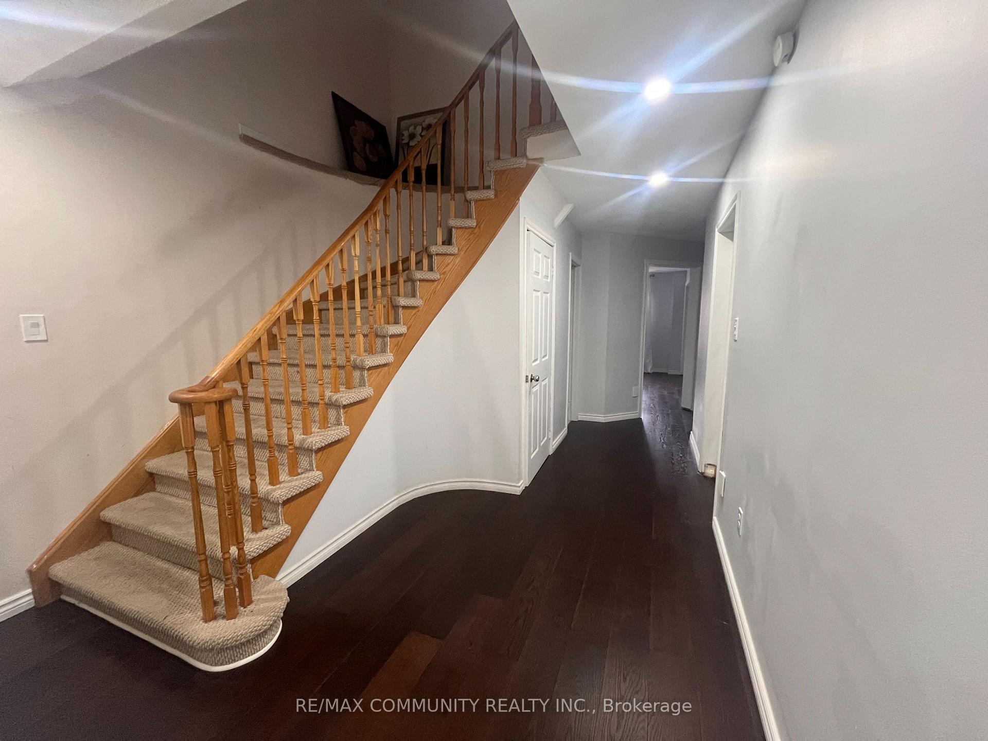 Photo 10 of 40 Furrow Drive, Whitby, Rolling Acres — HOMEH