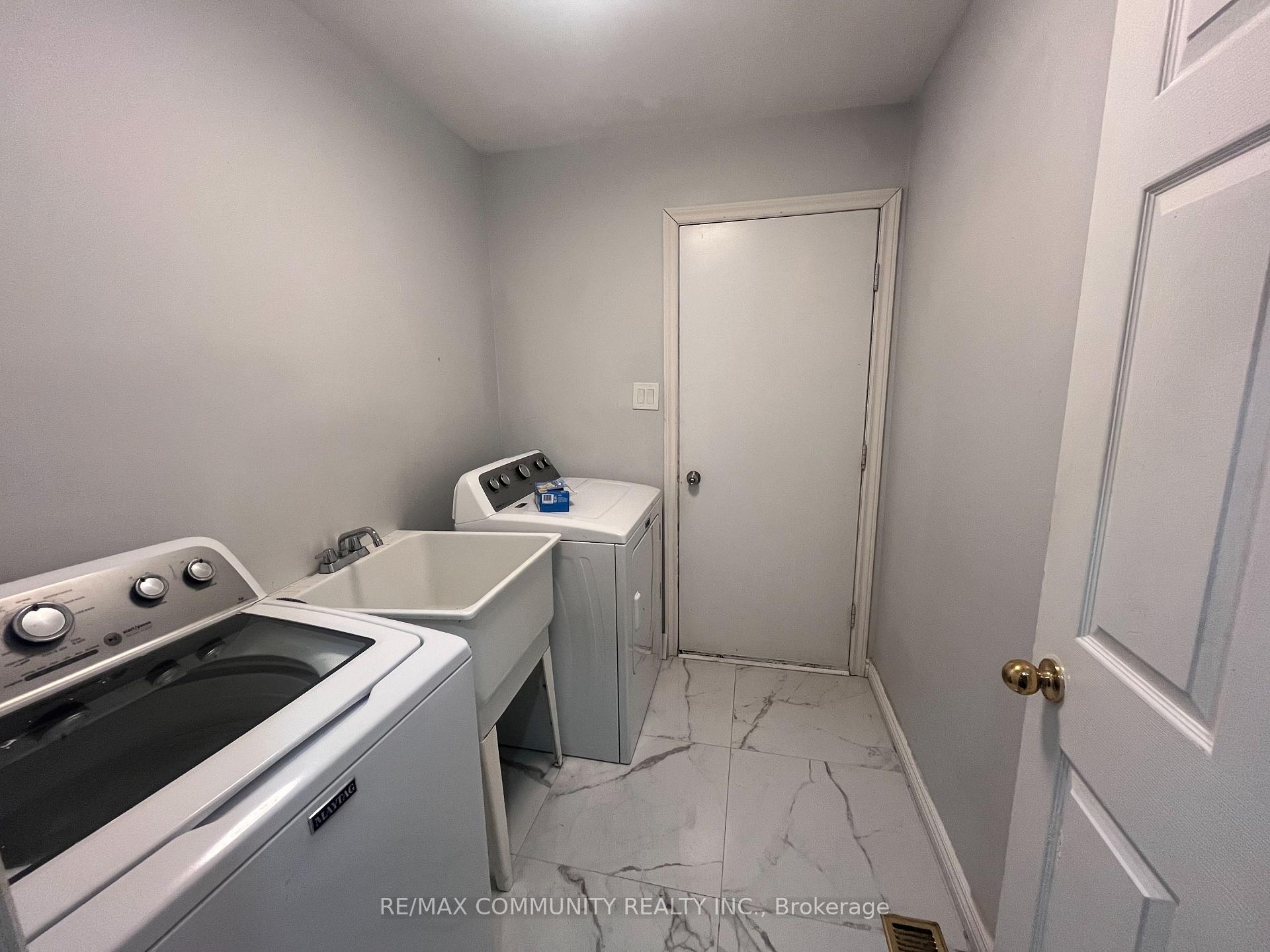 Photo 6 of 40 Furrow Drive, Whitby, Rolling Acres — HOMEH