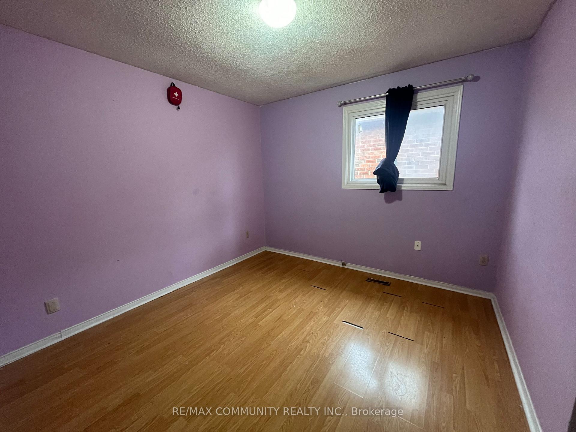 Photo 7 of 40 Furrow Drive, Whitby, Rolling Acres — HOMEH
