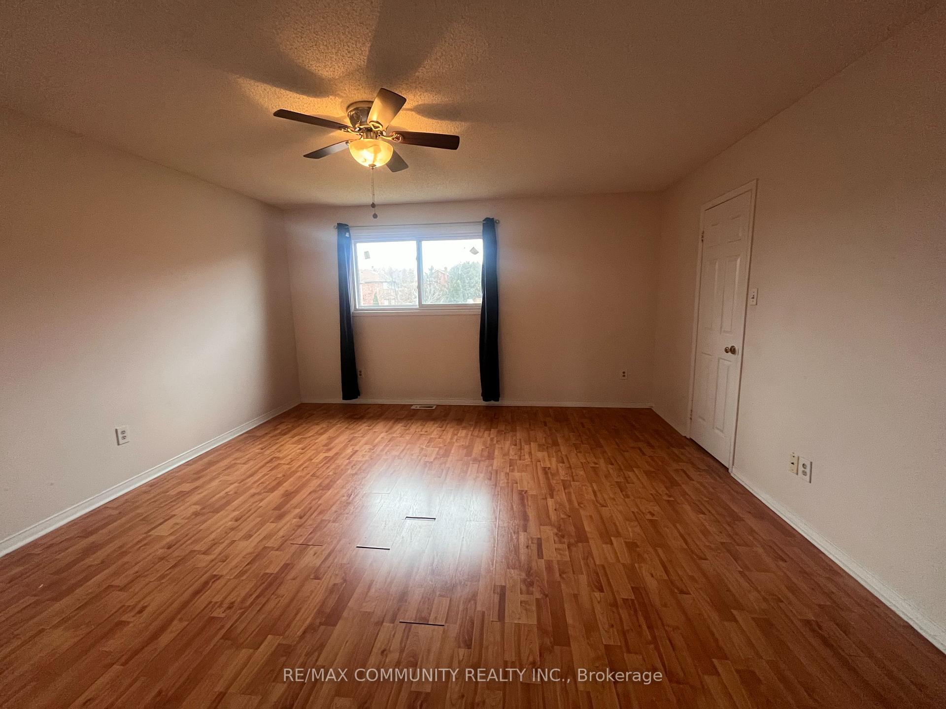 Photo 2 of 40 Furrow Drive, Whitby, Rolling Acres — HOMEH