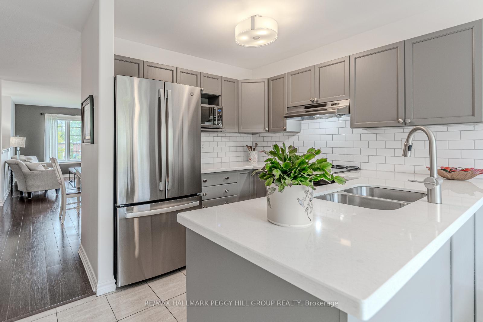 Photo 2 of 37 Osprey Ridge Road, Barrie, Little Lake — HOMEH
