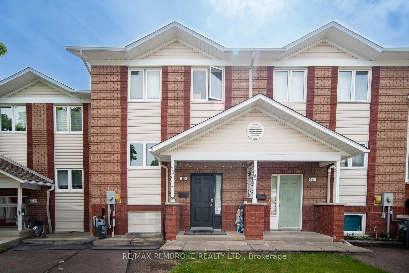 Photo 1 of 225 Willoughby Crescent, Pembroke — HOMEH