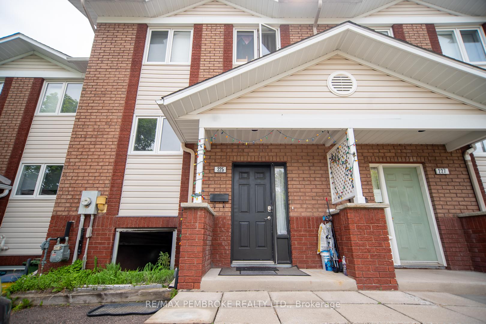 Photo 6 of 225 Willoughby Crescent, Pembroke — HOMEH