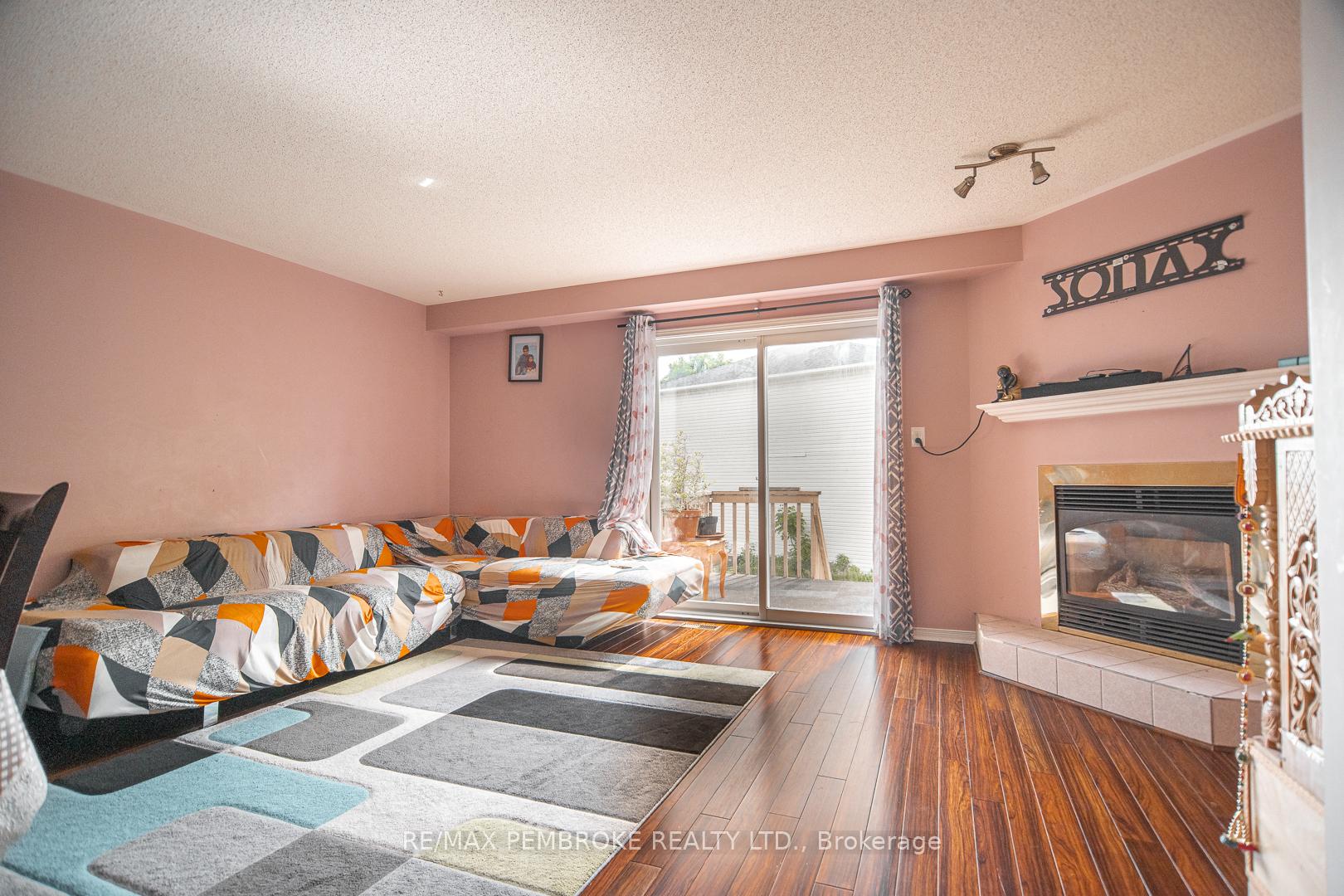 Photo 5 of 225 Willoughby Crescent, Pembroke — HOMEH