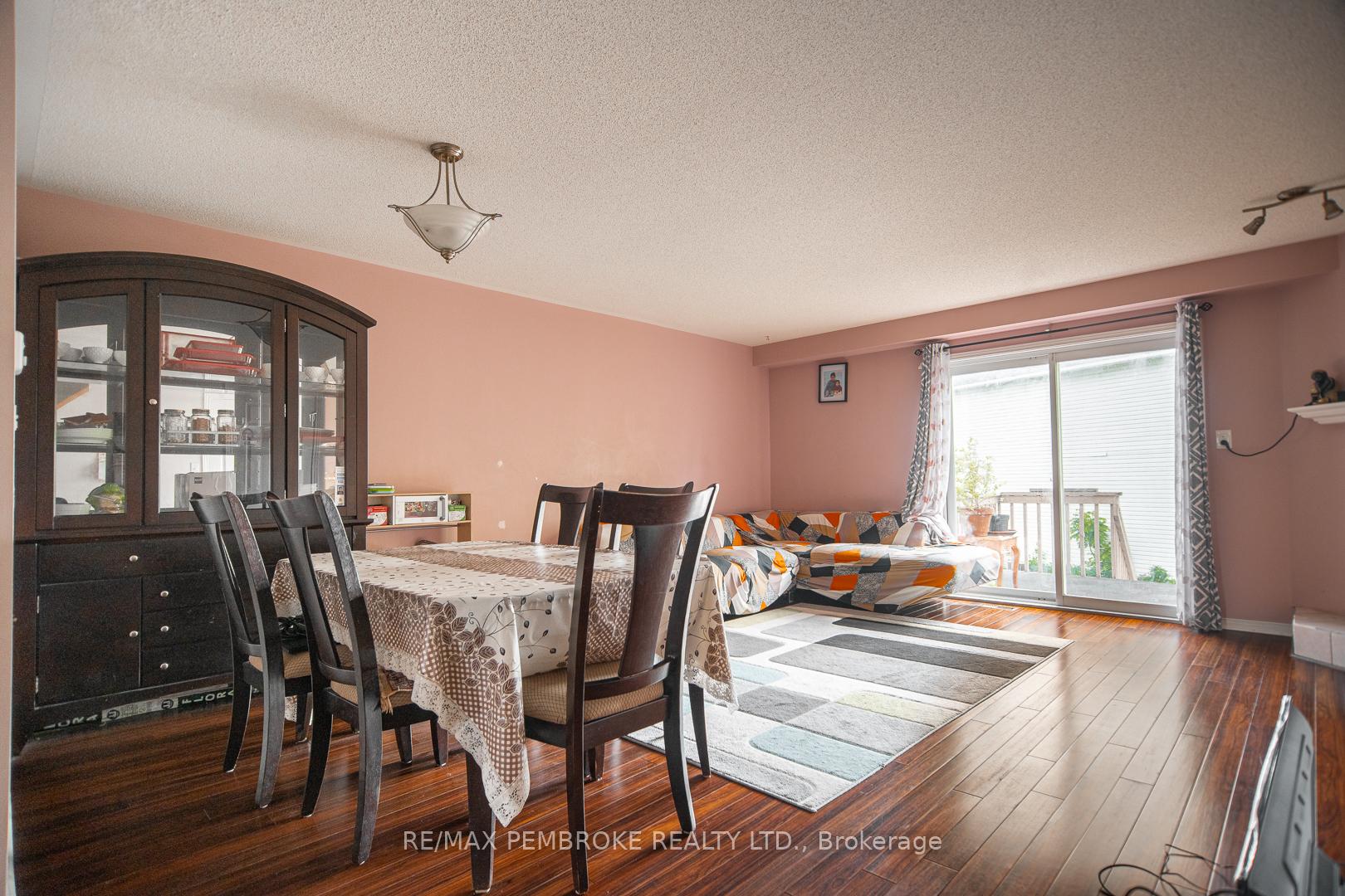 Photo 2 of 225 Willoughby Crescent, Pembroke — HOMEH