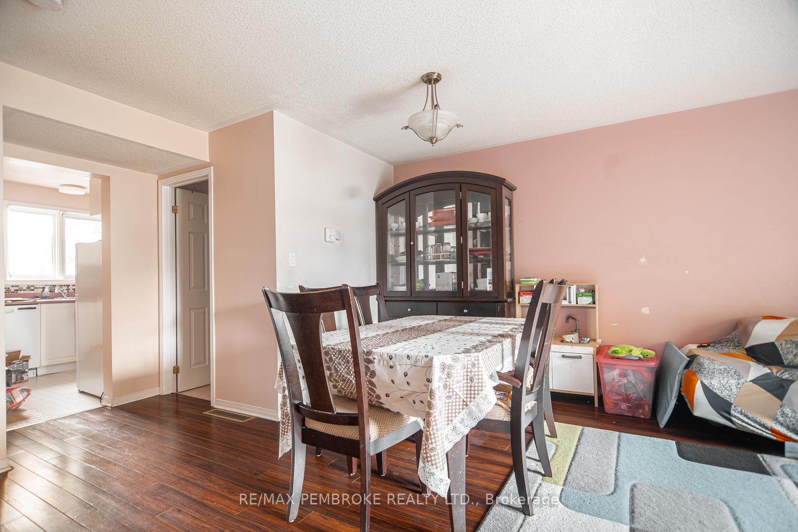 Photo 7 of 225 Willoughby Crescent, Pembroke — HOMEH