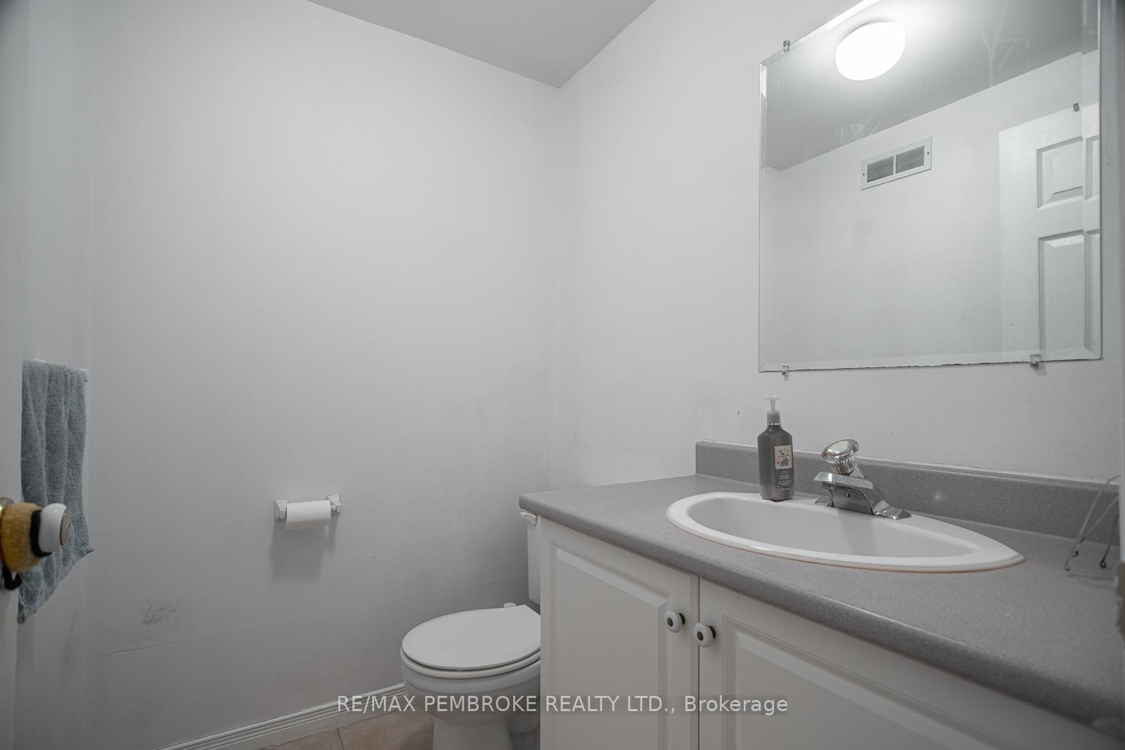 Photo 9 of 225 Willoughby Crescent, Pembroke — HOMEH