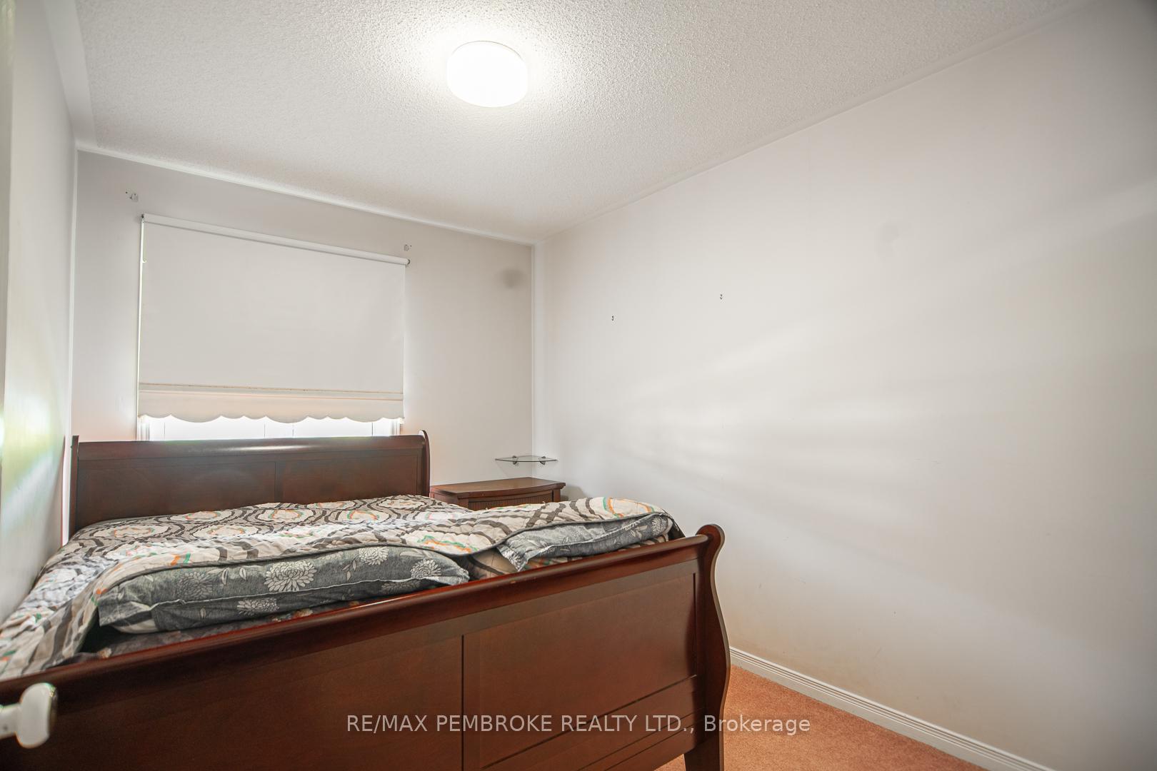 Photo 12 of 225 Willoughby Crescent, Pembroke — HOMEH