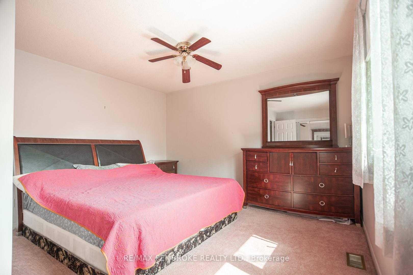 Photo 20 of 225 Willoughby Crescent, Pembroke — HOMEH