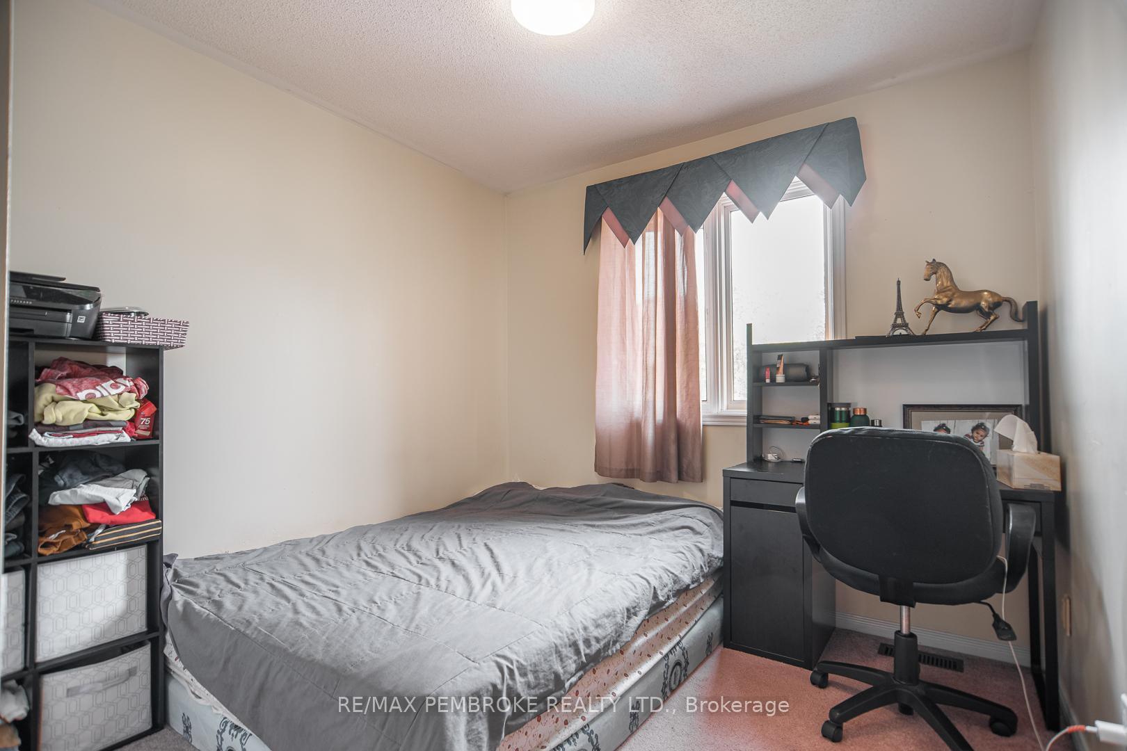 Photo 13 of 225 Willoughby Crescent, Pembroke — HOMEH