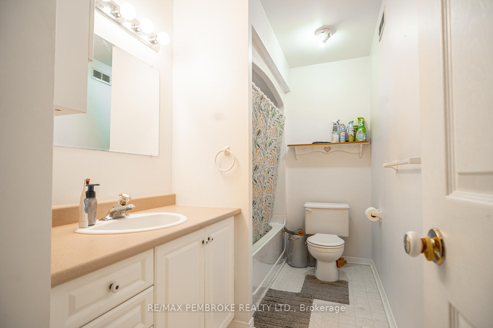 Photo 16 of 225 Willoughby Crescent, Pembroke — HOMEH