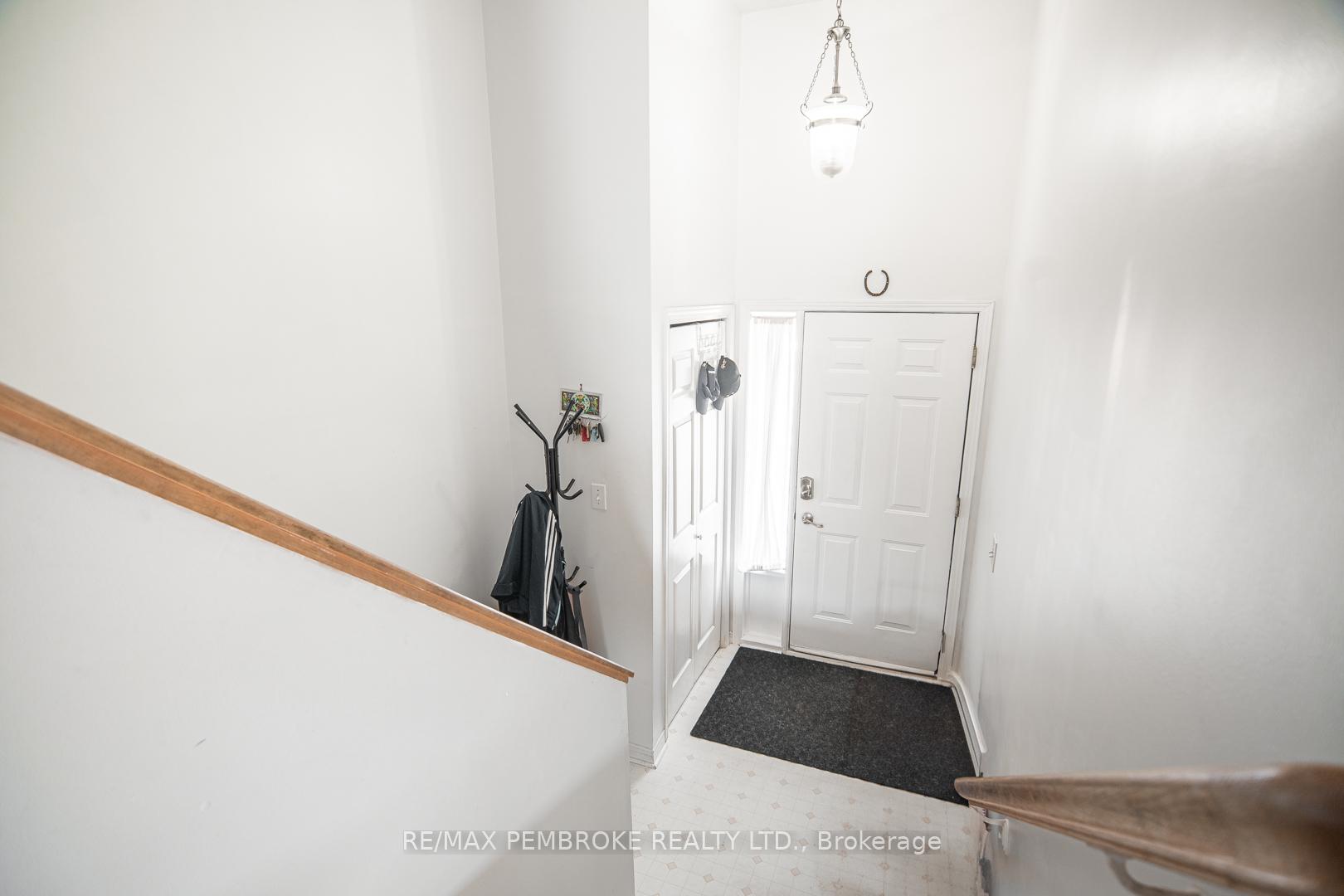 Photo 17 of 225 Willoughby Crescent, Pembroke — HOMEH