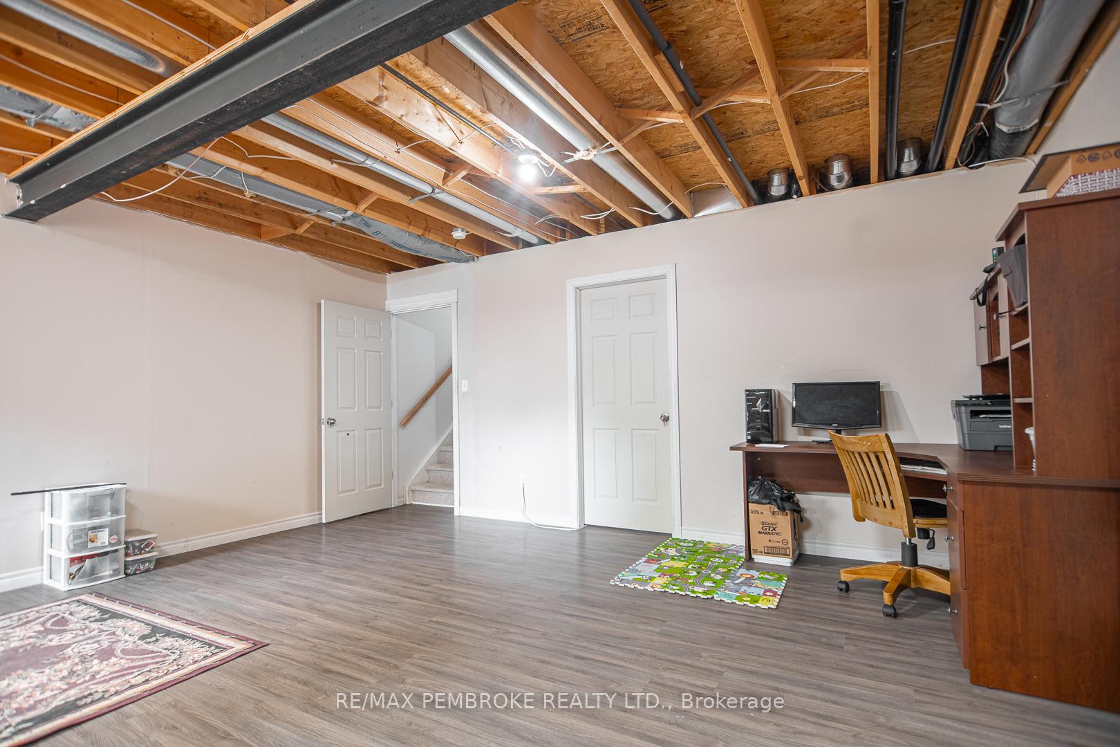 Photo 18 of 225 Willoughby Crescent, Pembroke — HOMEH