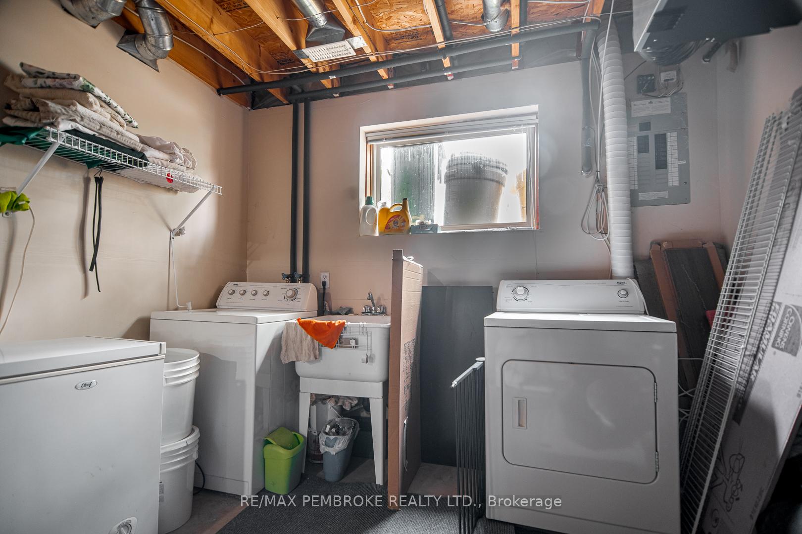 Photo 21 of 225 Willoughby Crescent, Pembroke — HOMEH