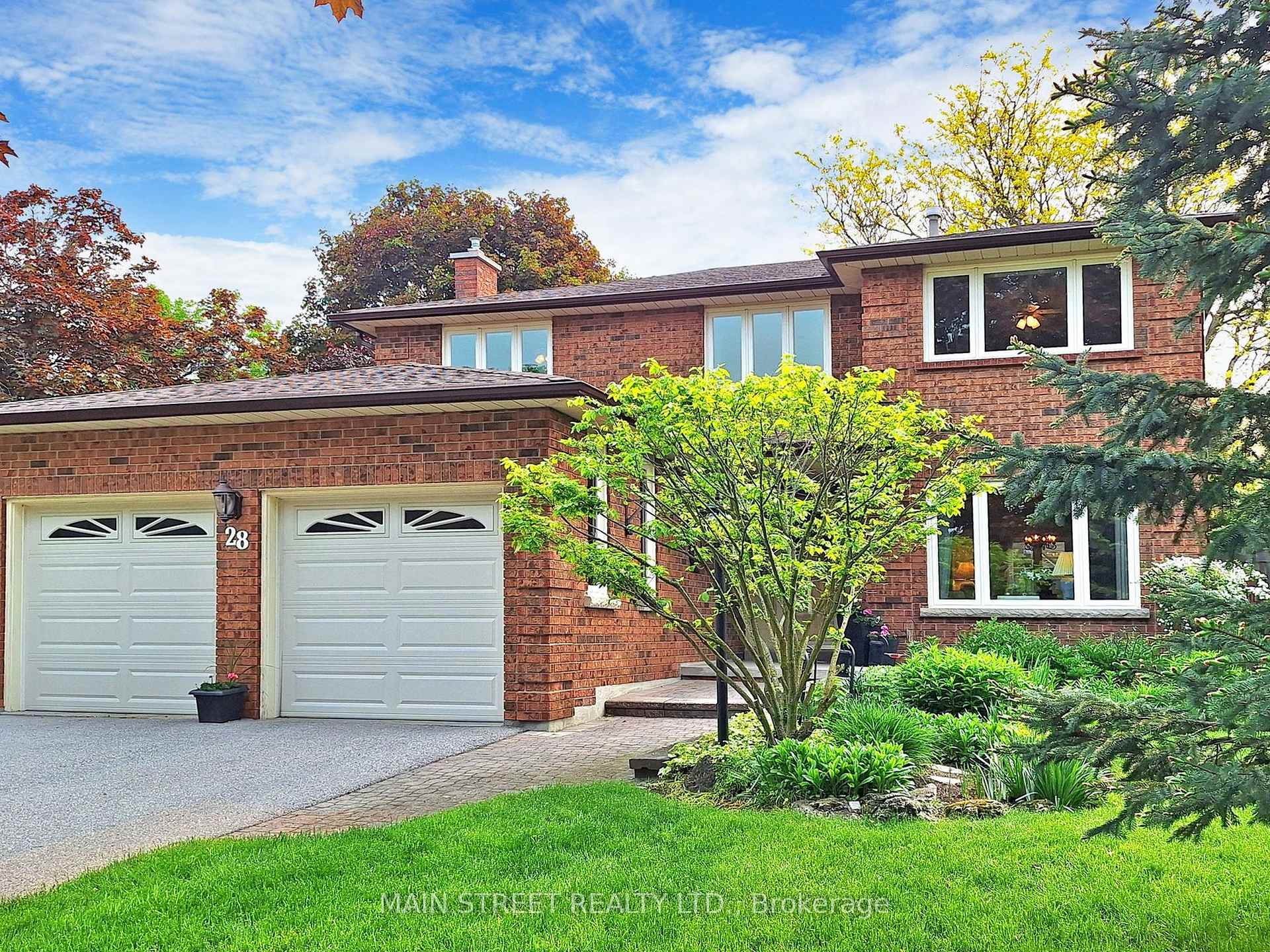 Photo 2 of 28 Munro Crescent, Uxbridge — HOMEH