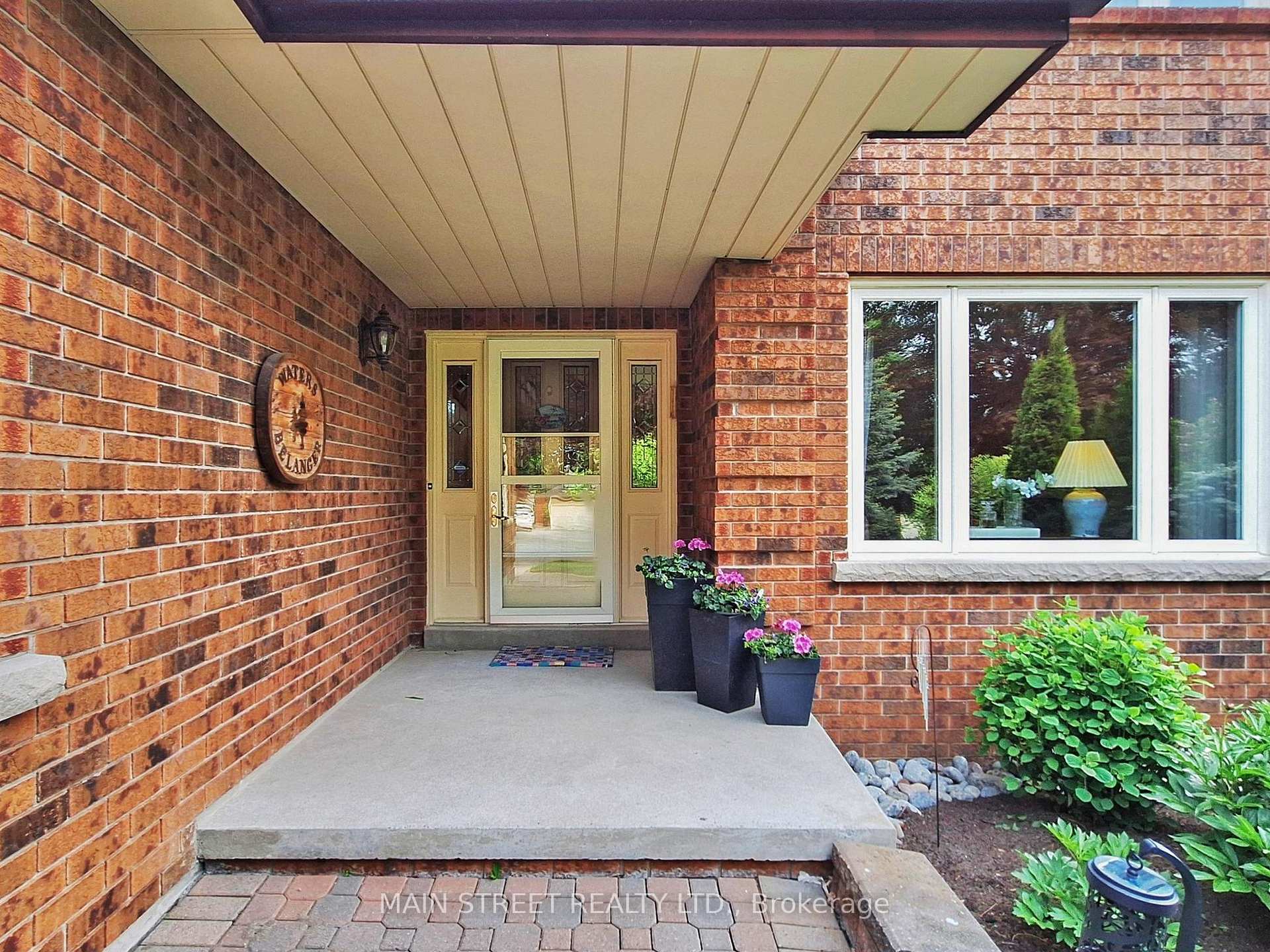 Photo 3 of 28 Munro Crescent, Uxbridge — HOMEH