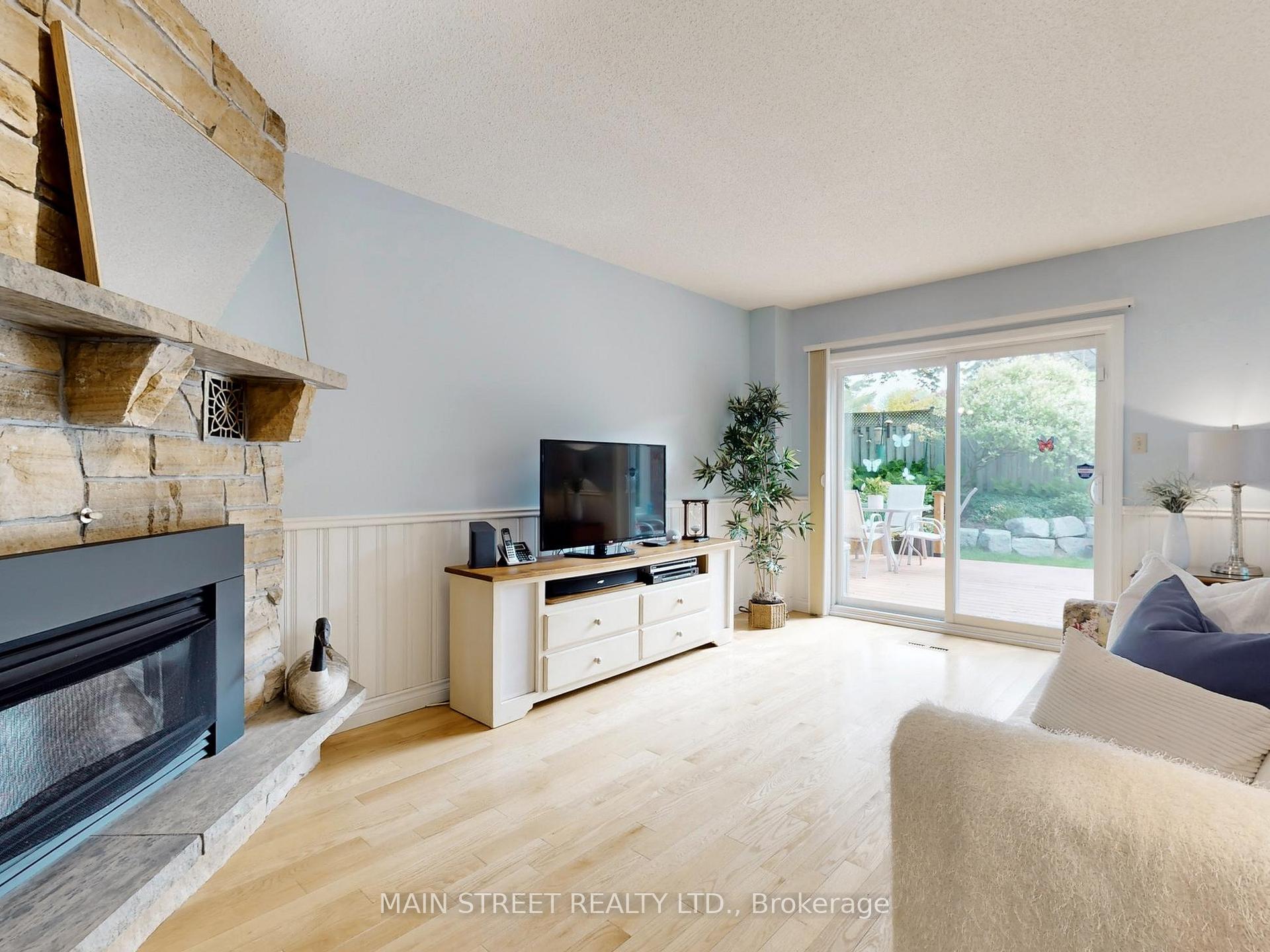 Photo 6 of 28 Munro Crescent, Uxbridge — HOMEH