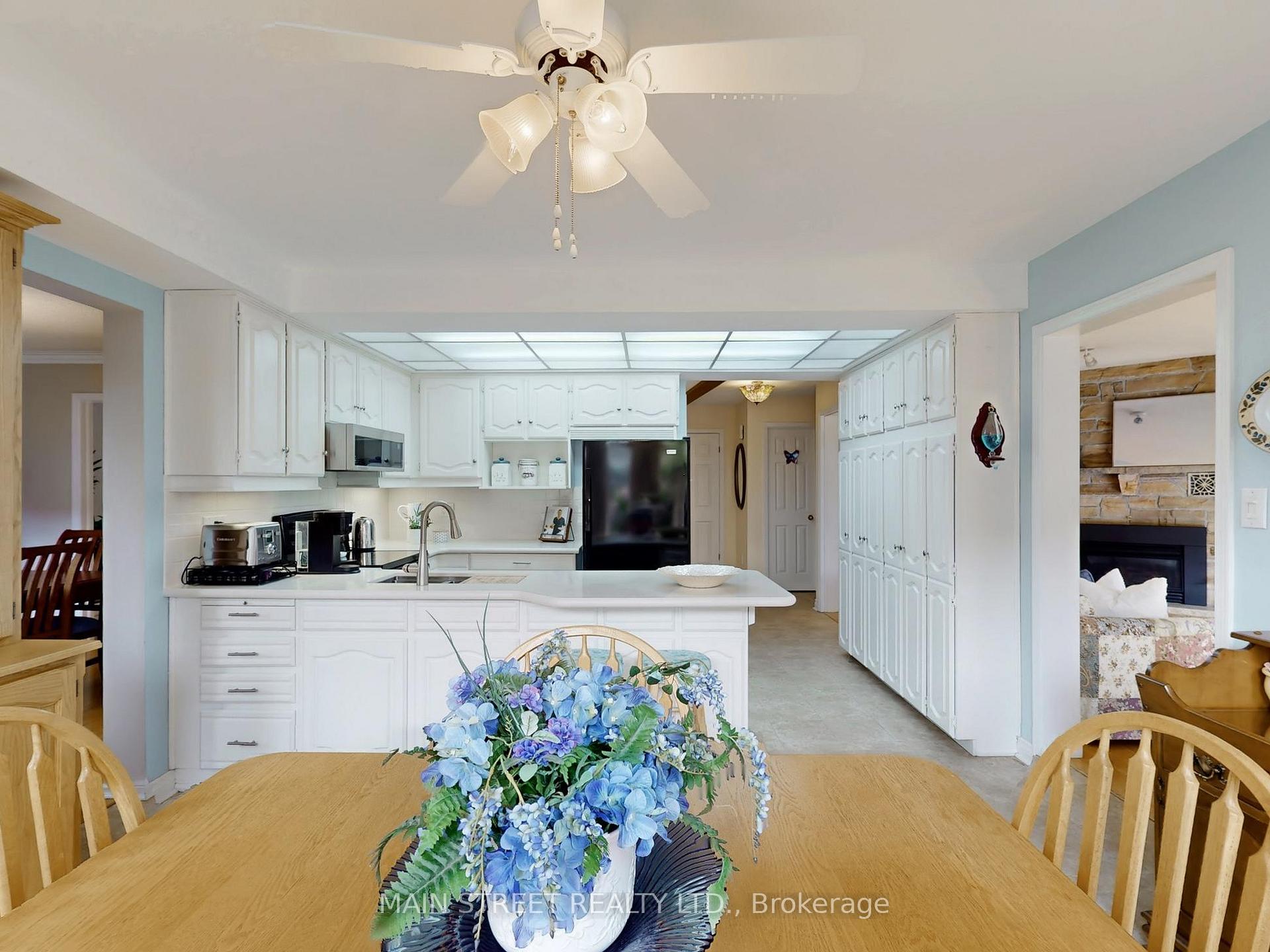Photo 14 of 28 Munro Crescent, Uxbridge — HOMEH