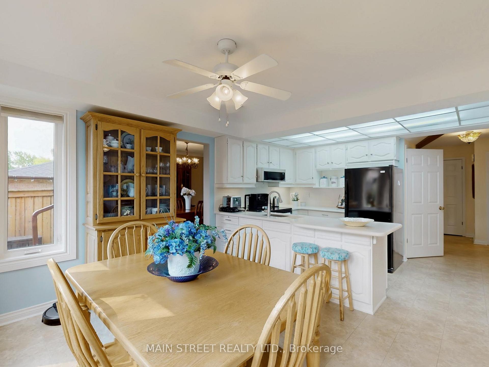 Photo 16 of 28 Munro Crescent, Uxbridge — HOMEH