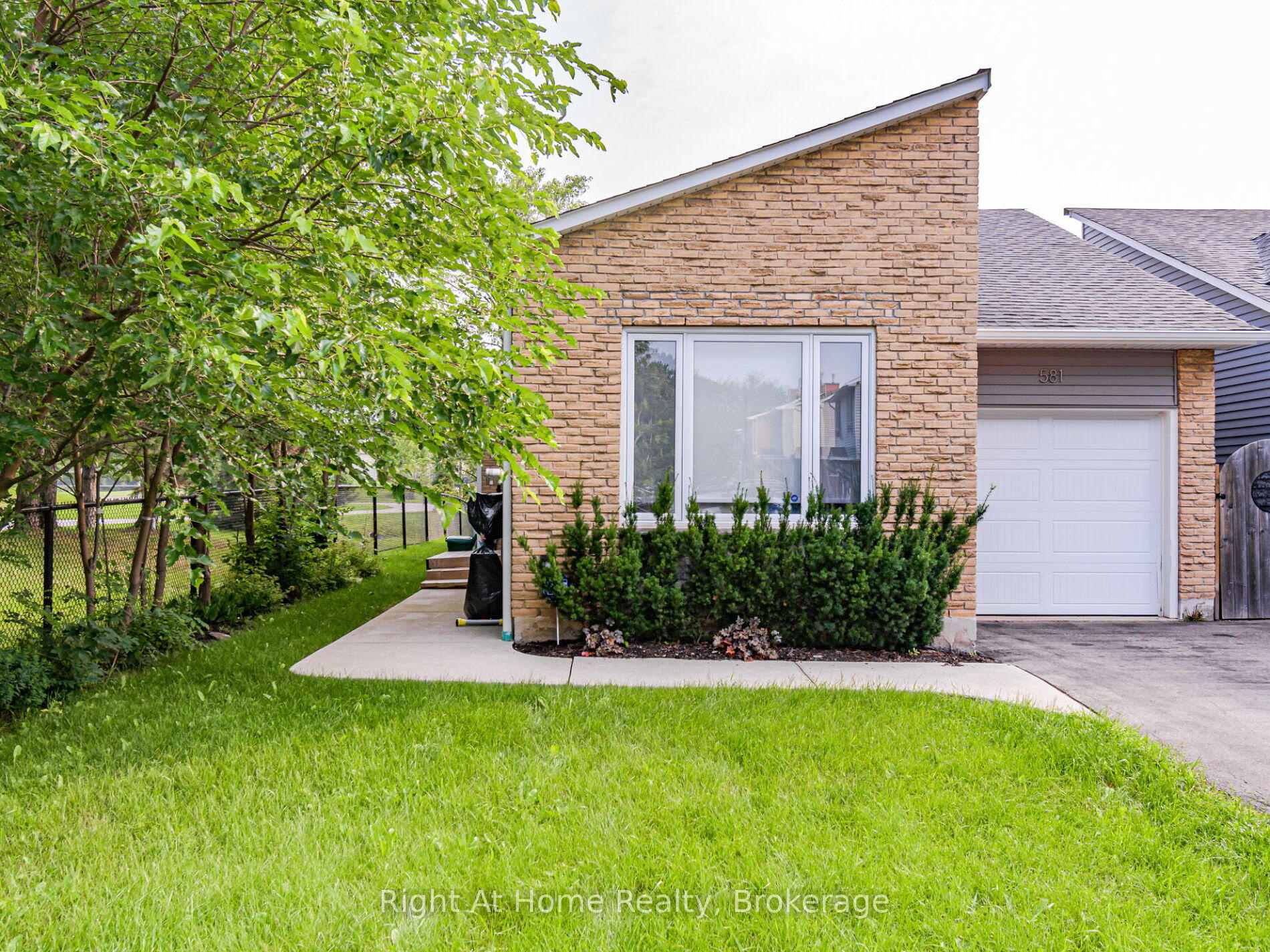 Photo 5 of 581 Beaver Court, Milton, Timberlea — HOMEH