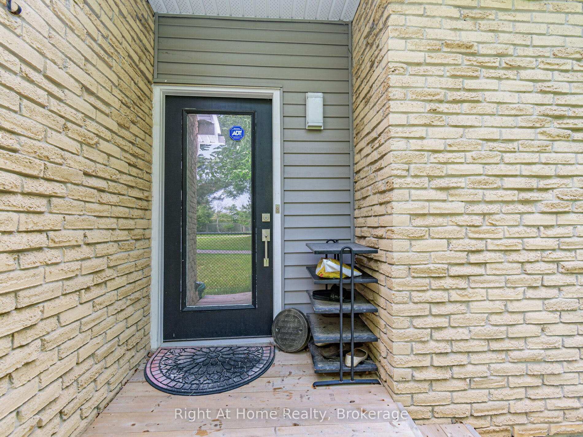 Photo 3 of 581 Beaver Court, Milton, Timberlea — HOMEH