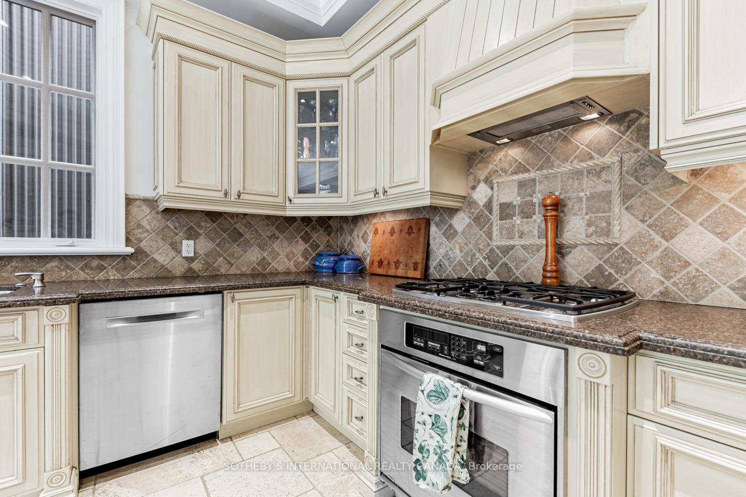 Photo 11 of 446 Elm Road, Toronto, Bedford Park-Nortown — HOMEH
