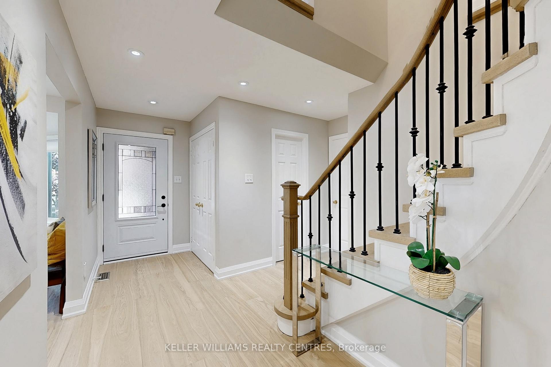 Photo 4 of 179 Covent Crescent, Aurora, Aurora Highlands — HOMEH