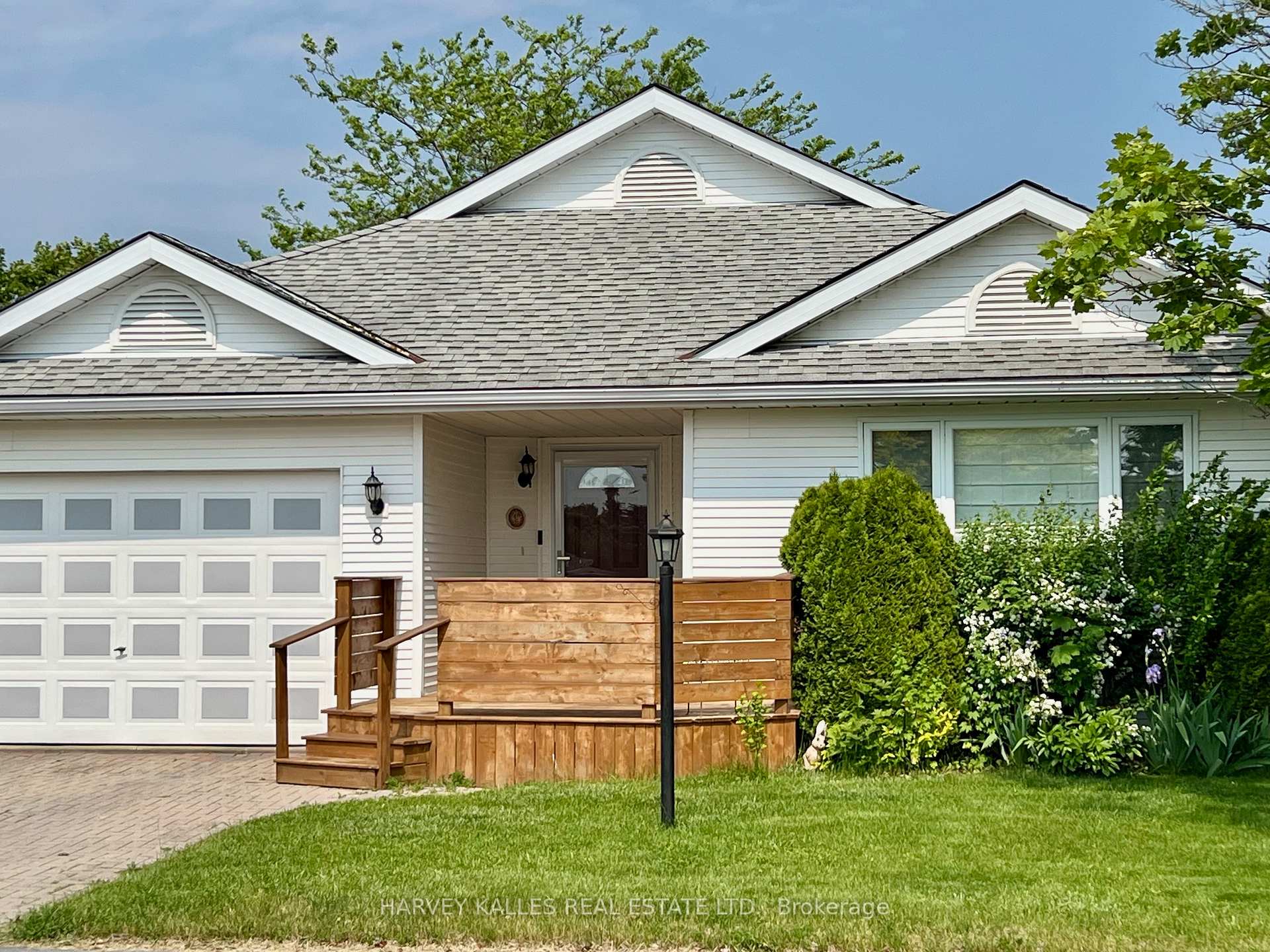 Photo 10 of 8 Heritage Drive, Prince Edward County, Wellington — HOMEH