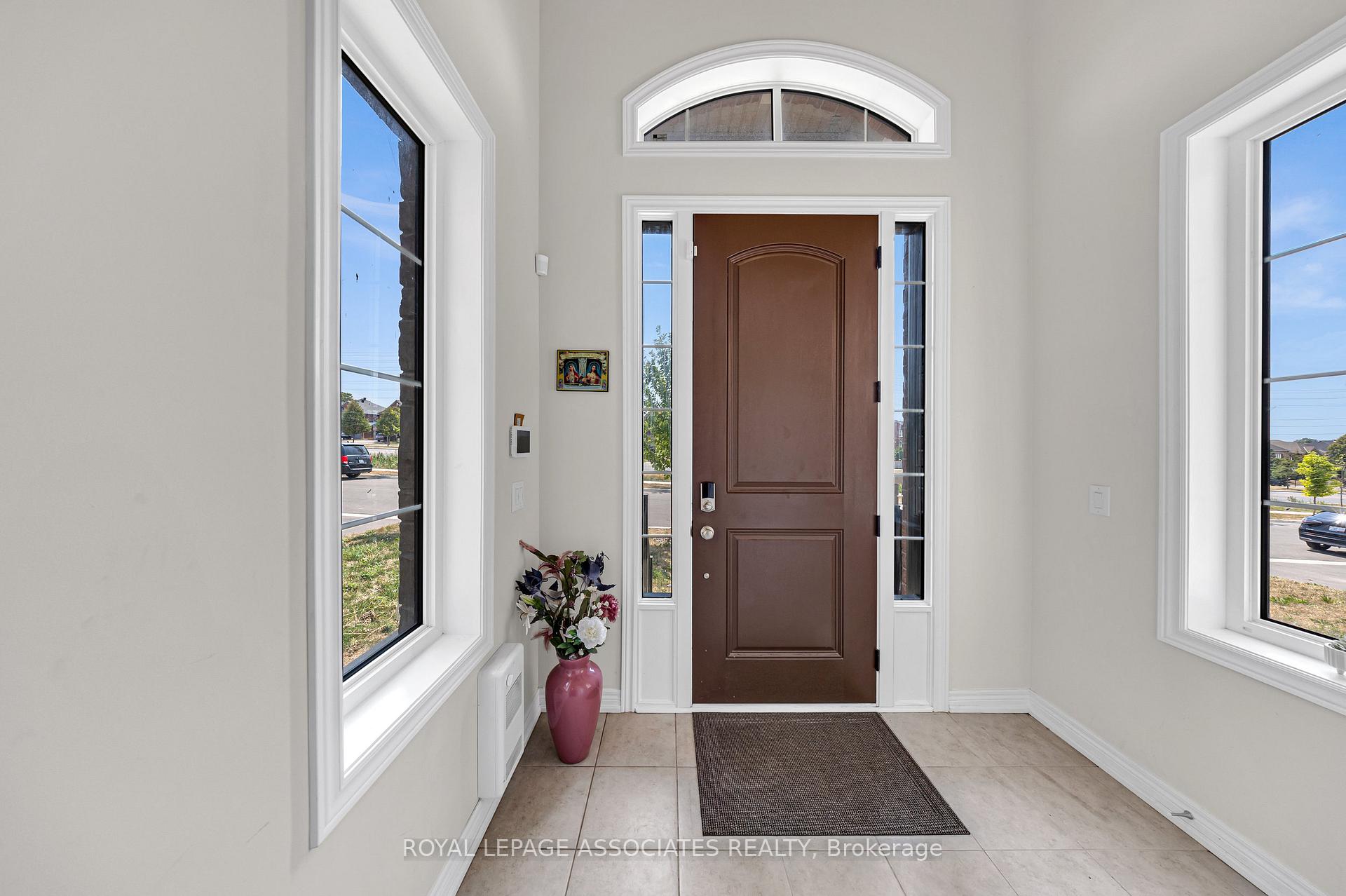 Photo 8 of 44 Elkington Crescent, Whitby, Rural Whitby — HOMEH