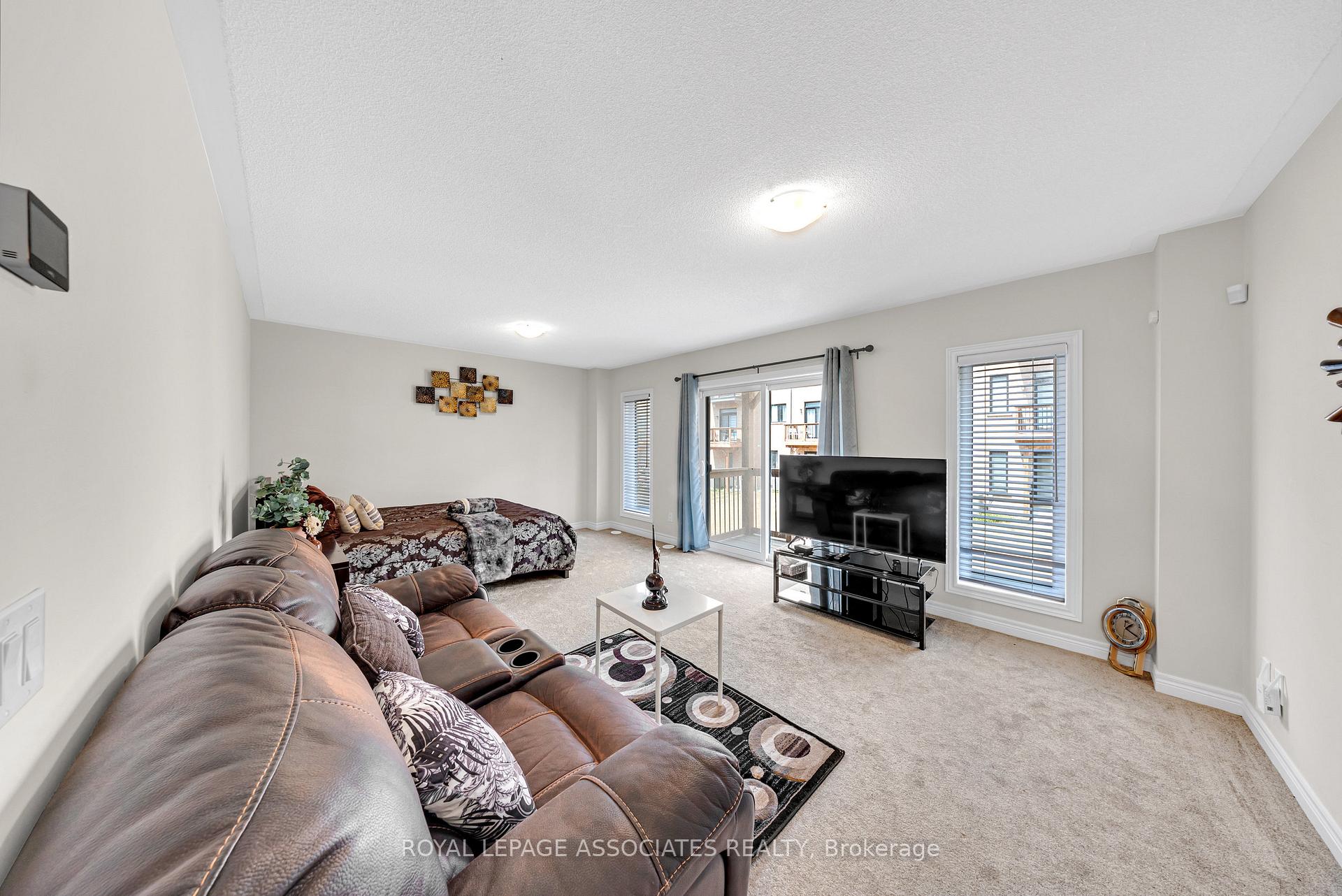 Photo 4 of 44 Elkington Crescent, Whitby, Rural Whitby — HOMEH
