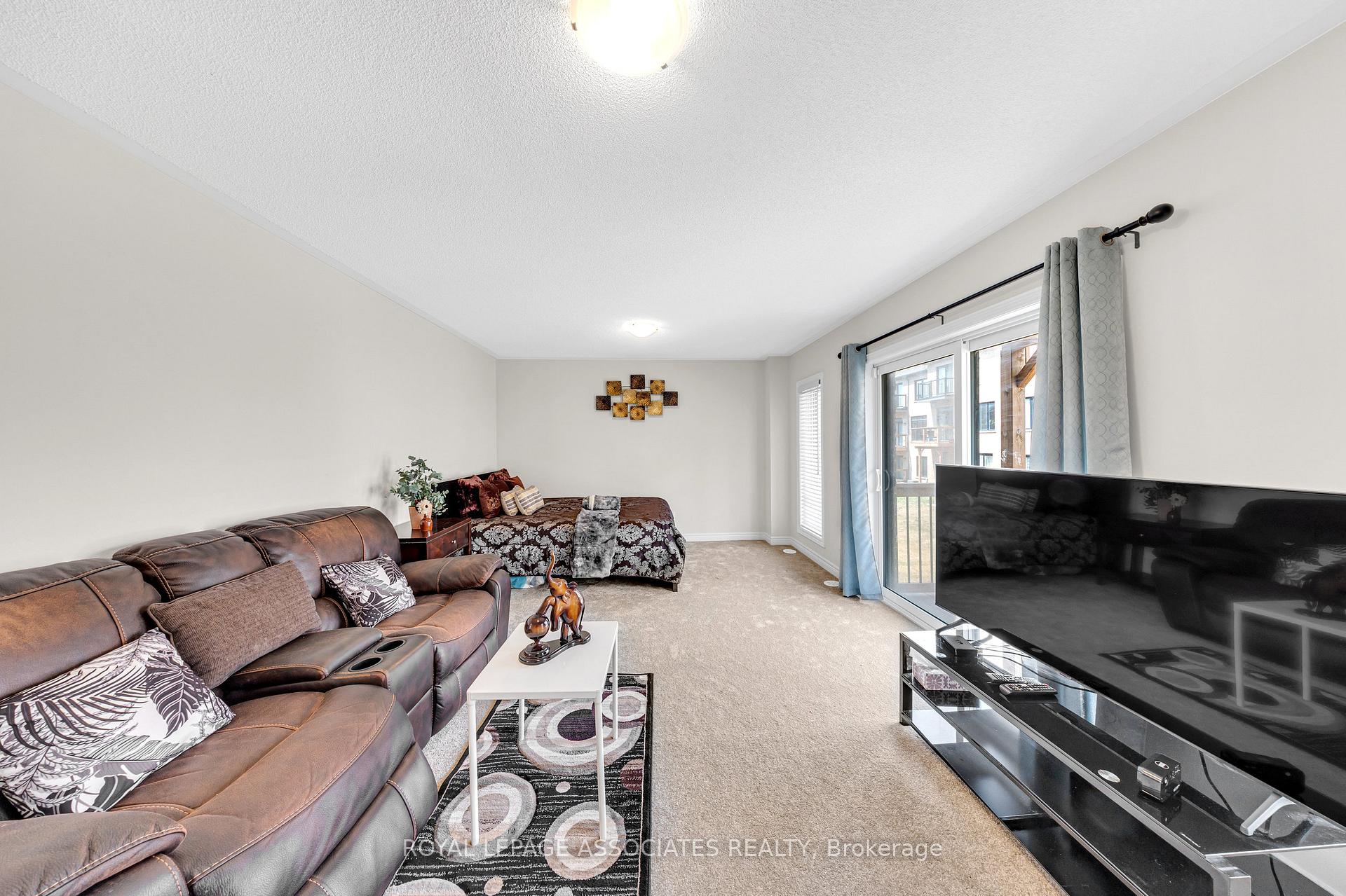 Photo 5 of 44 Elkington Crescent, Whitby, Rural Whitby — HOMEH