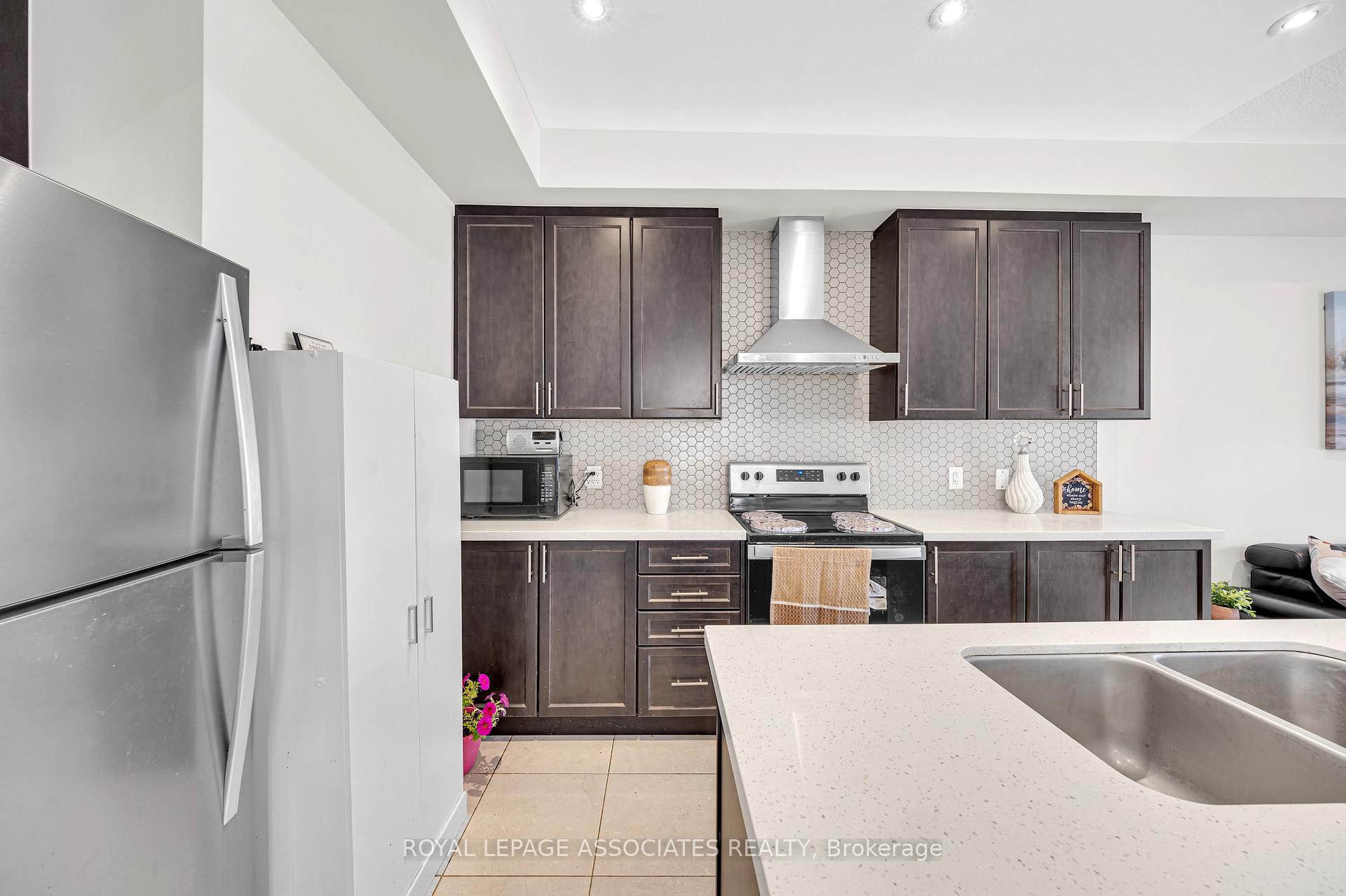 Photo 35 of 44 Elkington Crescent, Whitby, Rural Whitby — HOMEH