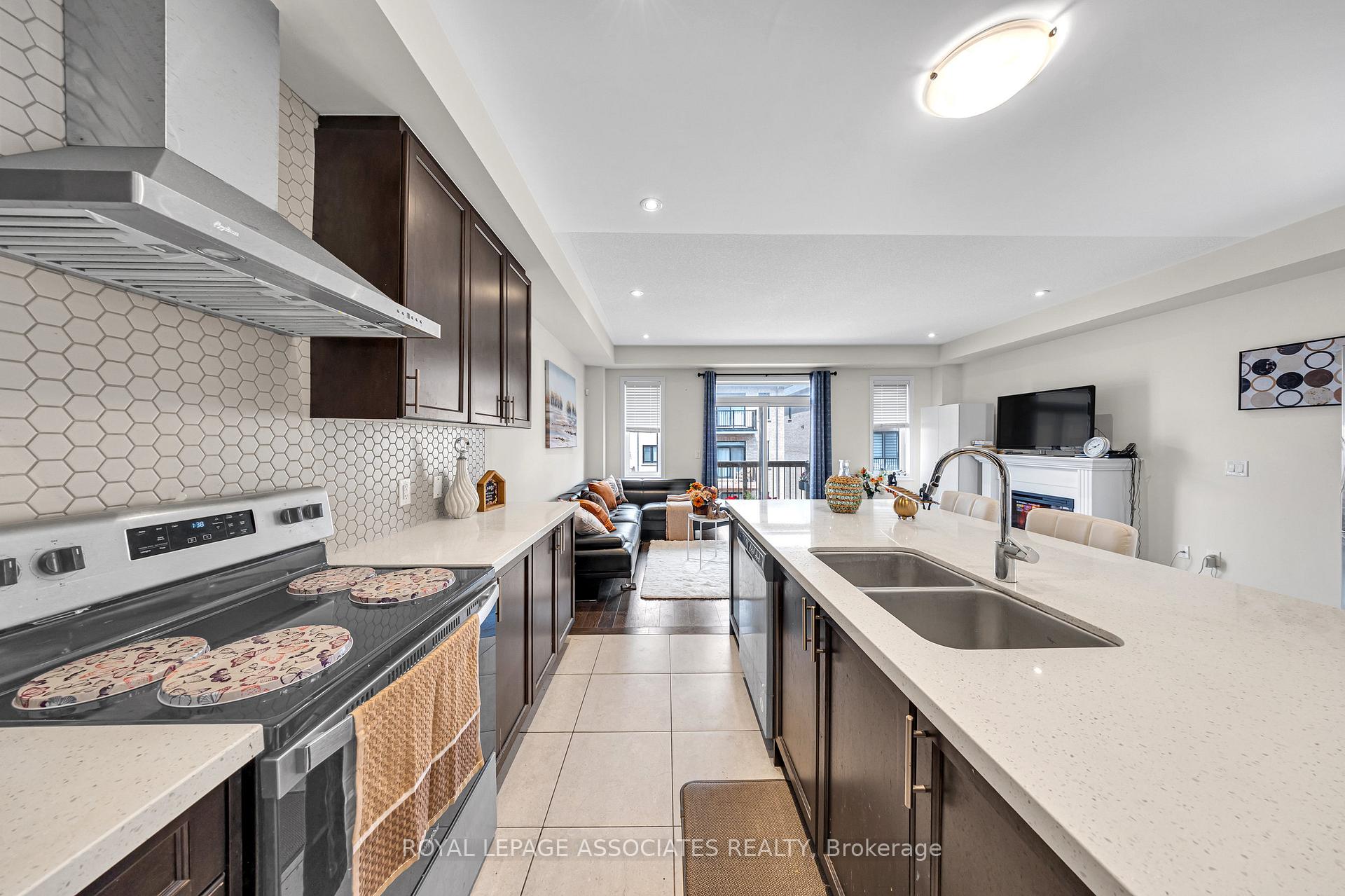 Photo 34 of 44 Elkington Crescent, Whitby, Rural Whitby — HOMEH