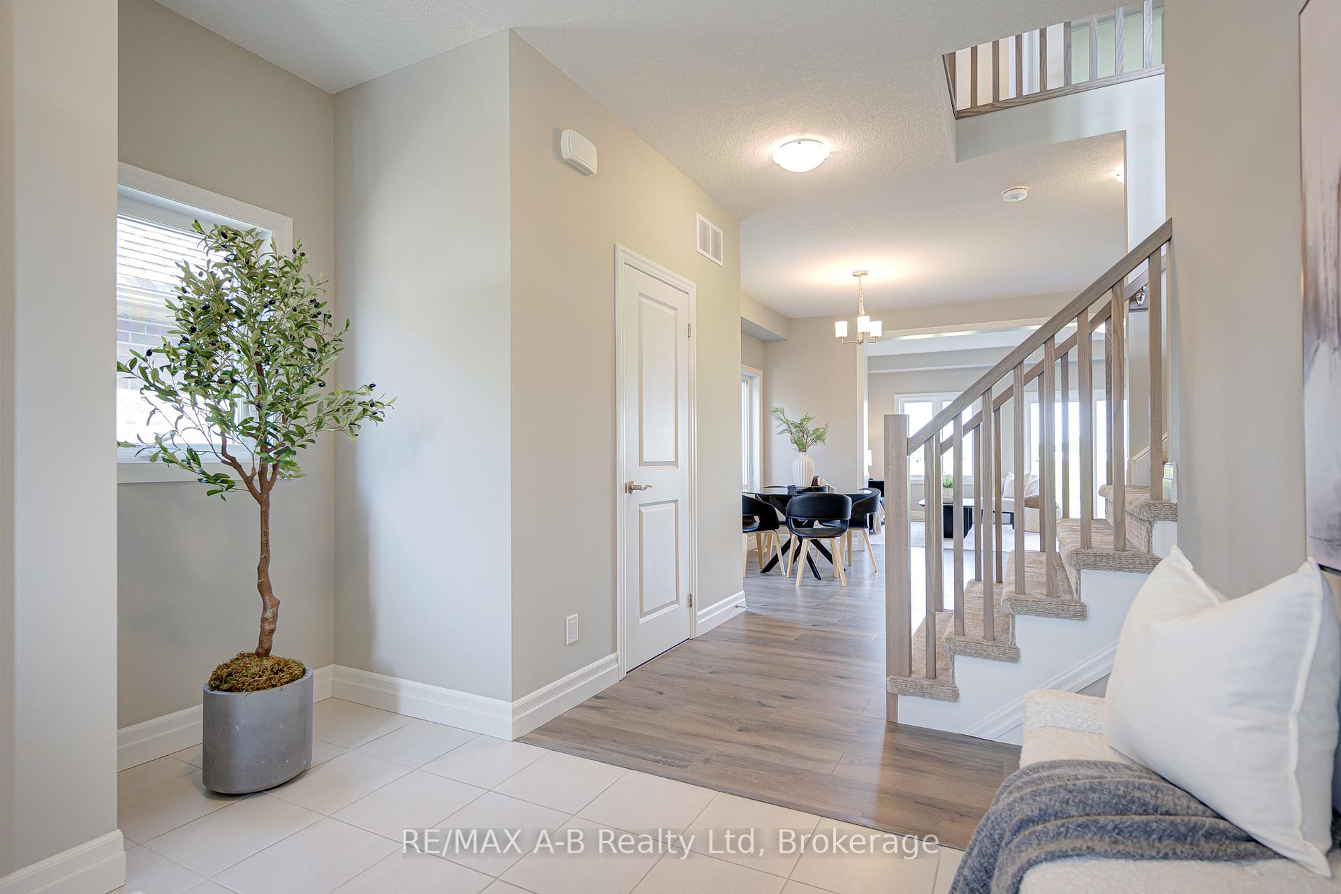Photo 2 of 274 Bradshaw Drive, Stratford — HOMEH