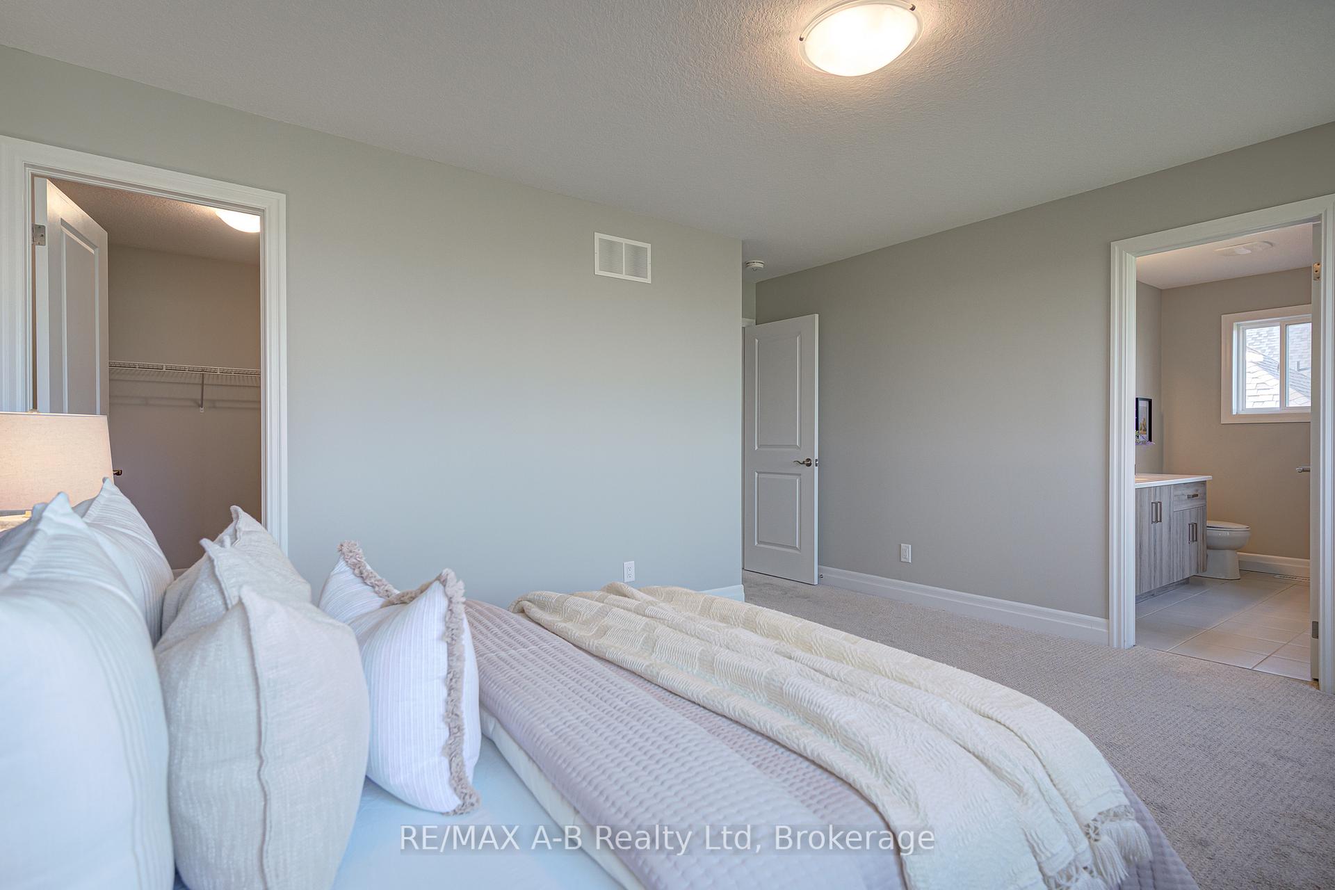 Photo 21 of 274 Bradshaw Drive, Stratford — HOMEH