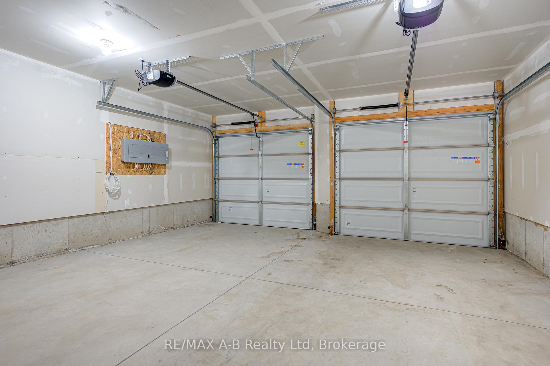 Photo 29 of 274 Bradshaw Drive, Stratford — HOMEH
