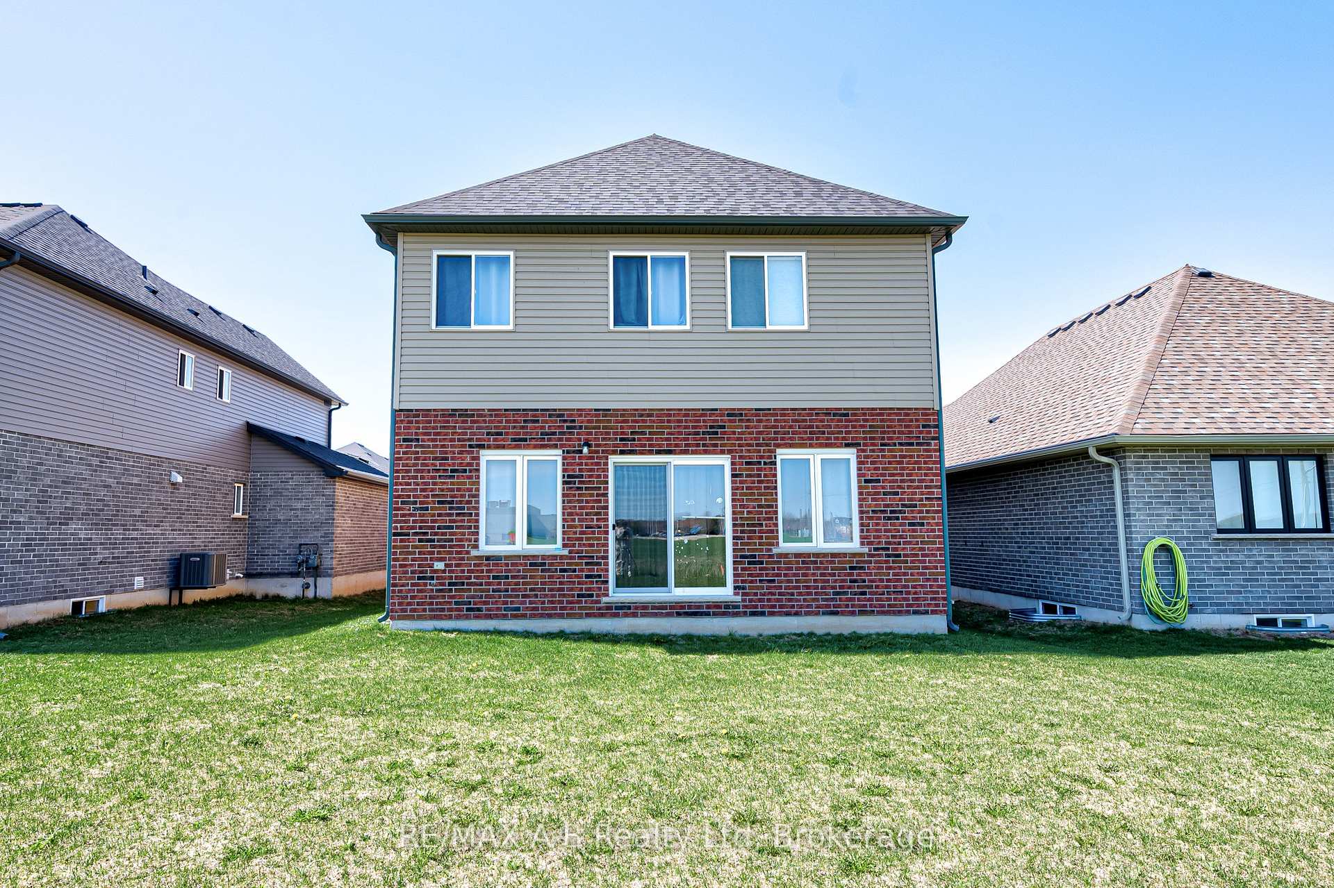 Photo 35 of 274 Bradshaw Drive, Stratford — HOMEH