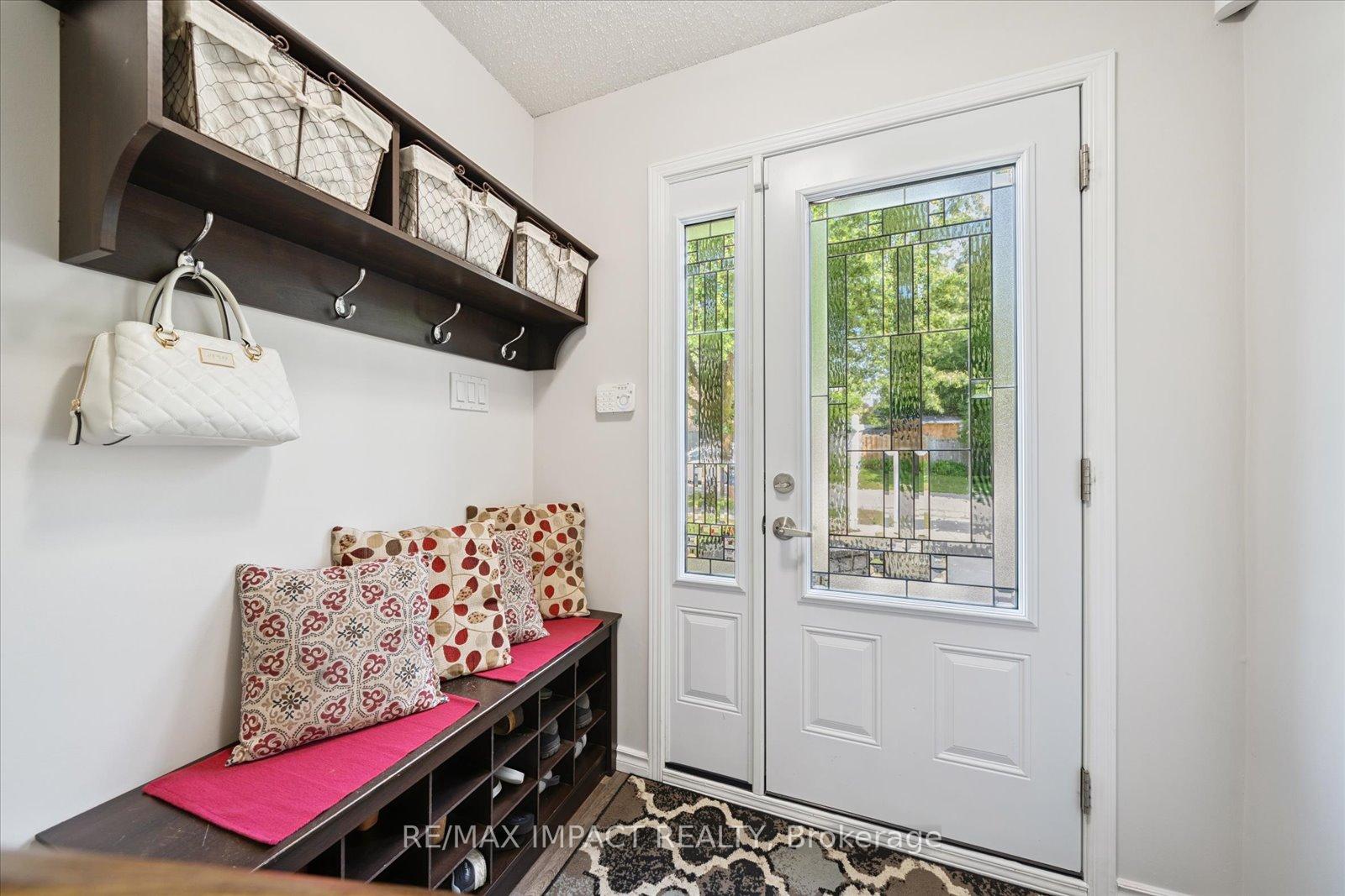 Photo 6 of 7 Farncomb Crescent, Clarington, Bowmanville — HOMEH