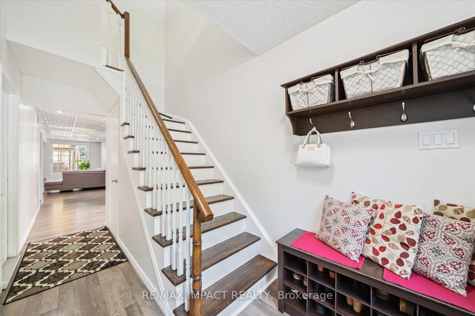 Photo 3 of 7 Farncomb Crescent, Clarington, Bowmanville — HOMEH