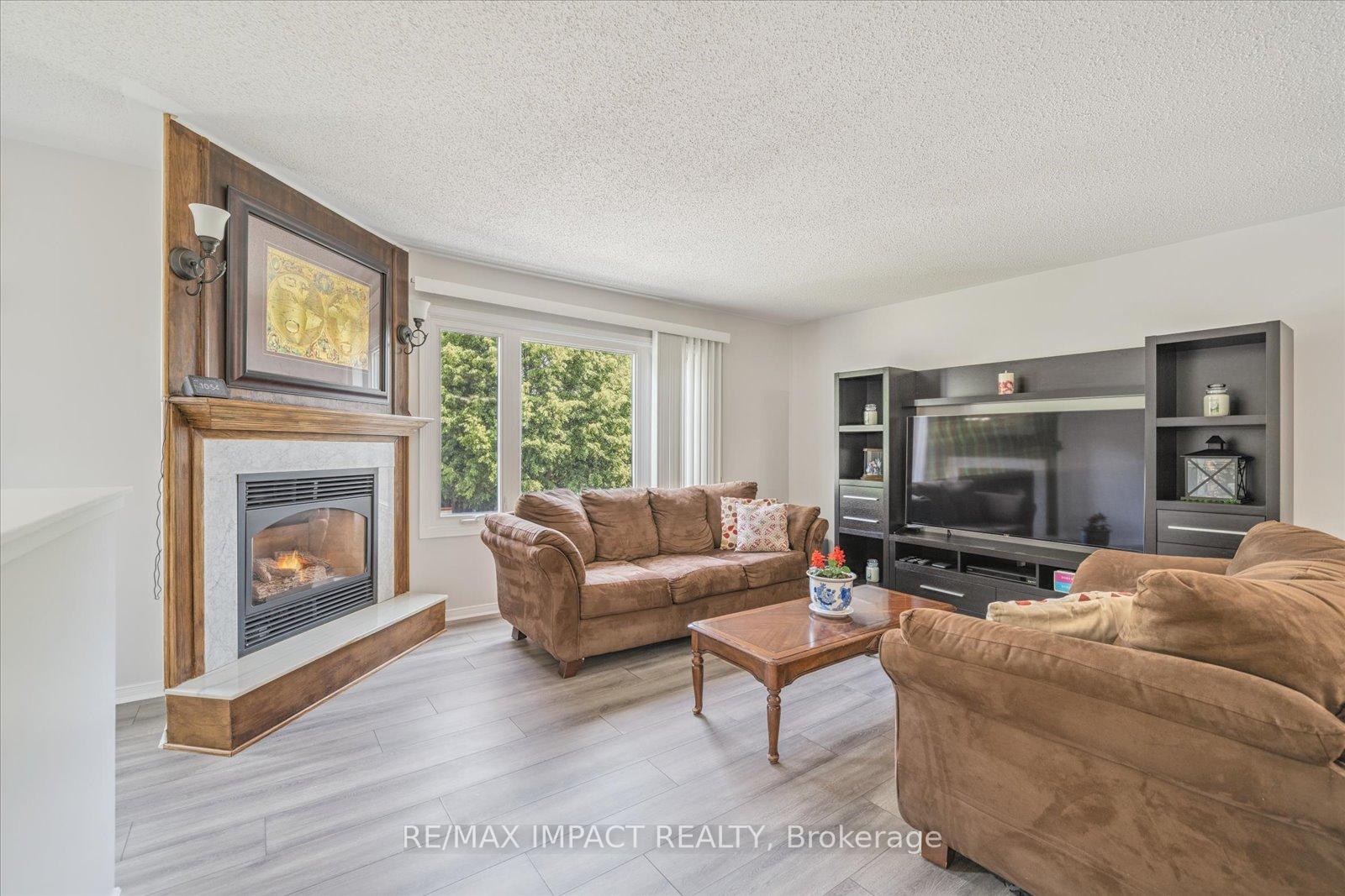 Photo 12 of 7 Farncomb Crescent, Clarington, Bowmanville — HOMEH