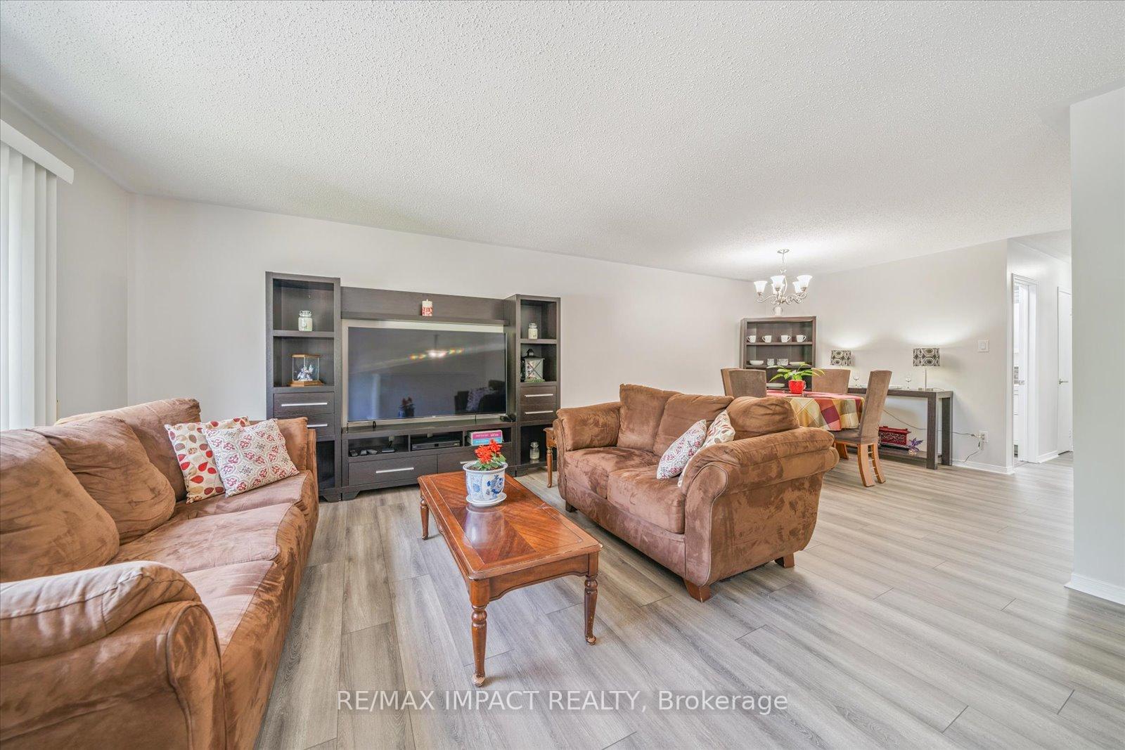 Photo 8 of 7 Farncomb Crescent, Clarington, Bowmanville — HOMEH